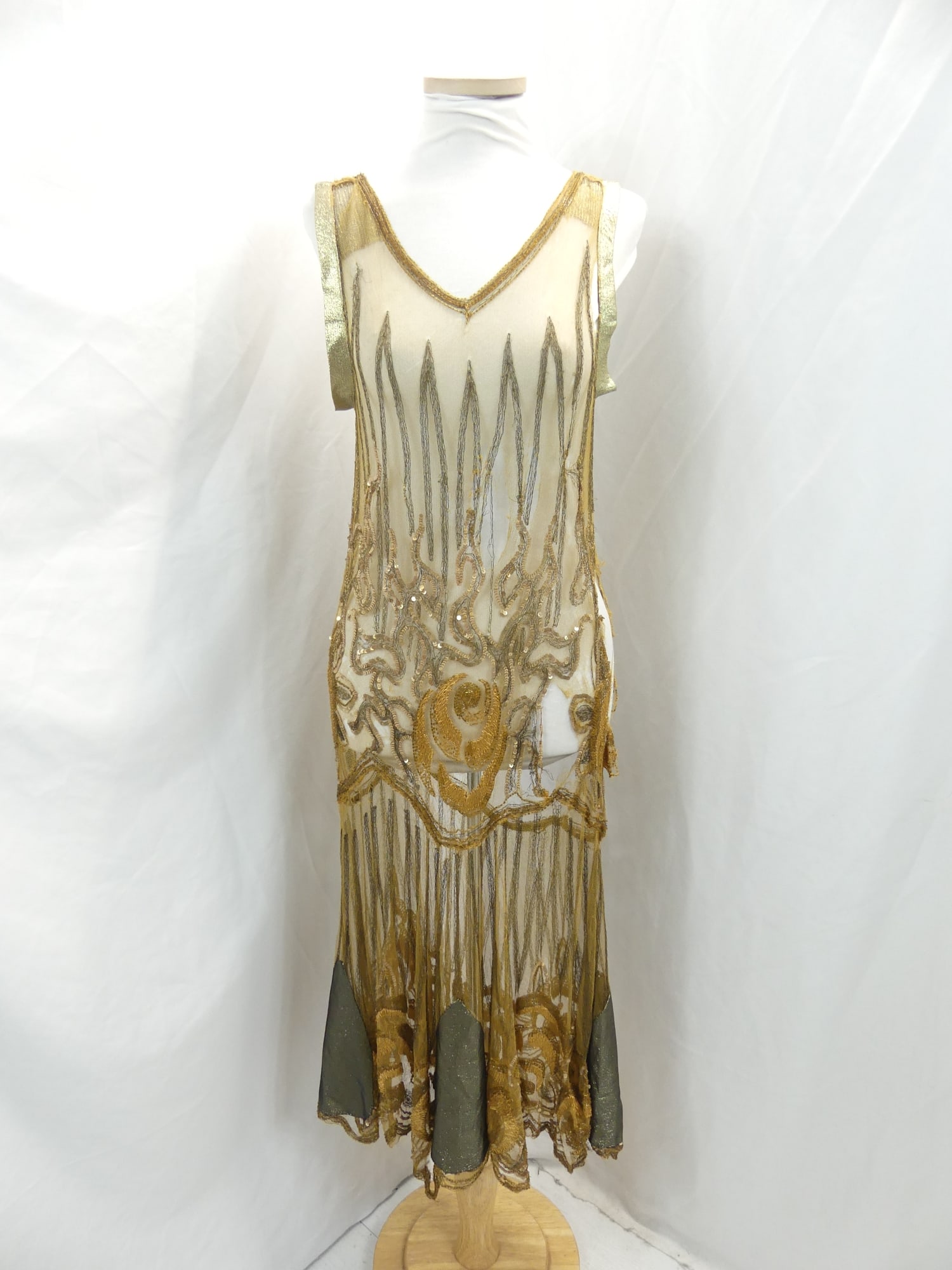 Vintage 1920's Gold Net Beaded & Sequined Metallic Embroidered Flapper Dress: approx. 32 bust & waist. Condition issues. For design, see photo's