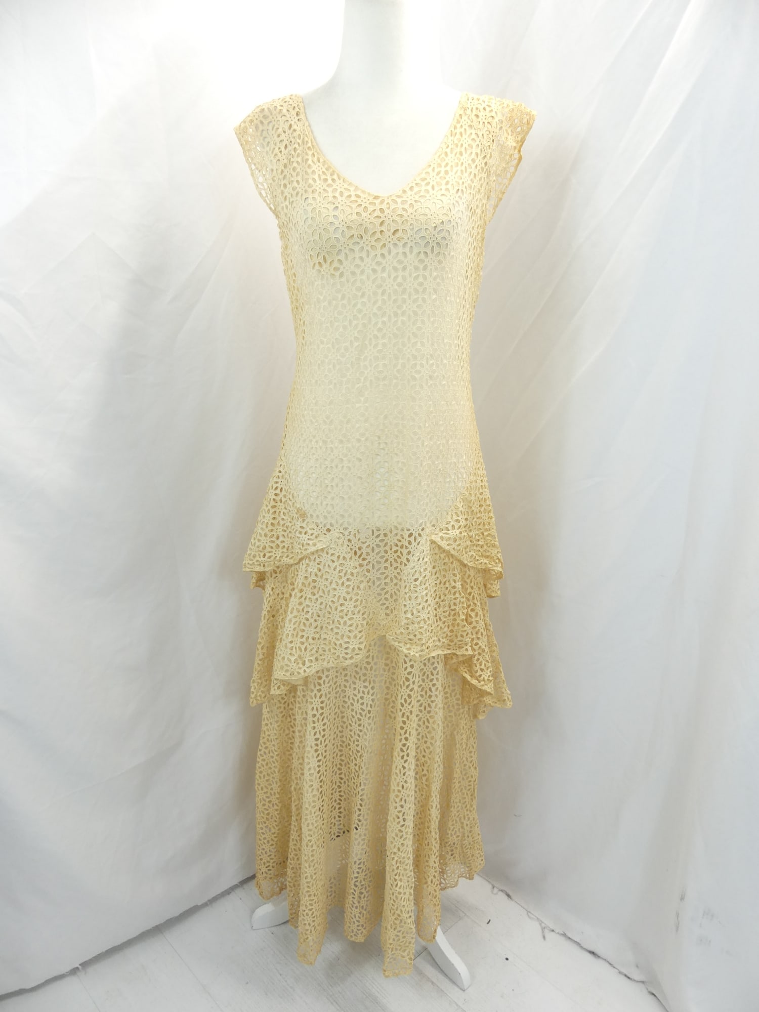 Vintage 1920's Eyelet Peplum Gown: approx. 38, bust, 32 waist. Lining is gone, has discoloration towards the hem & a couple stains, see photo's