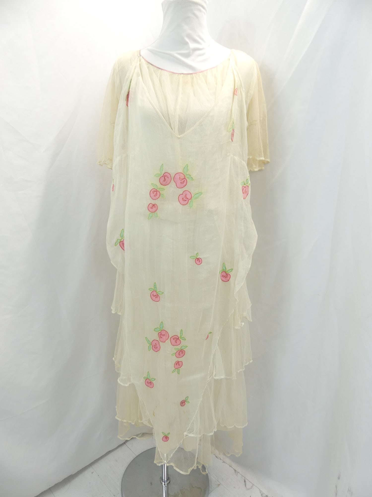 Vintage 1910-20's Apple Applique Layered Tuille Dress: approx. 42 bust, 36 waist. Some discoloration around the fruit in the front. Has at least one hole in the tuille & near the buttons & button loops need replacing, see photo's