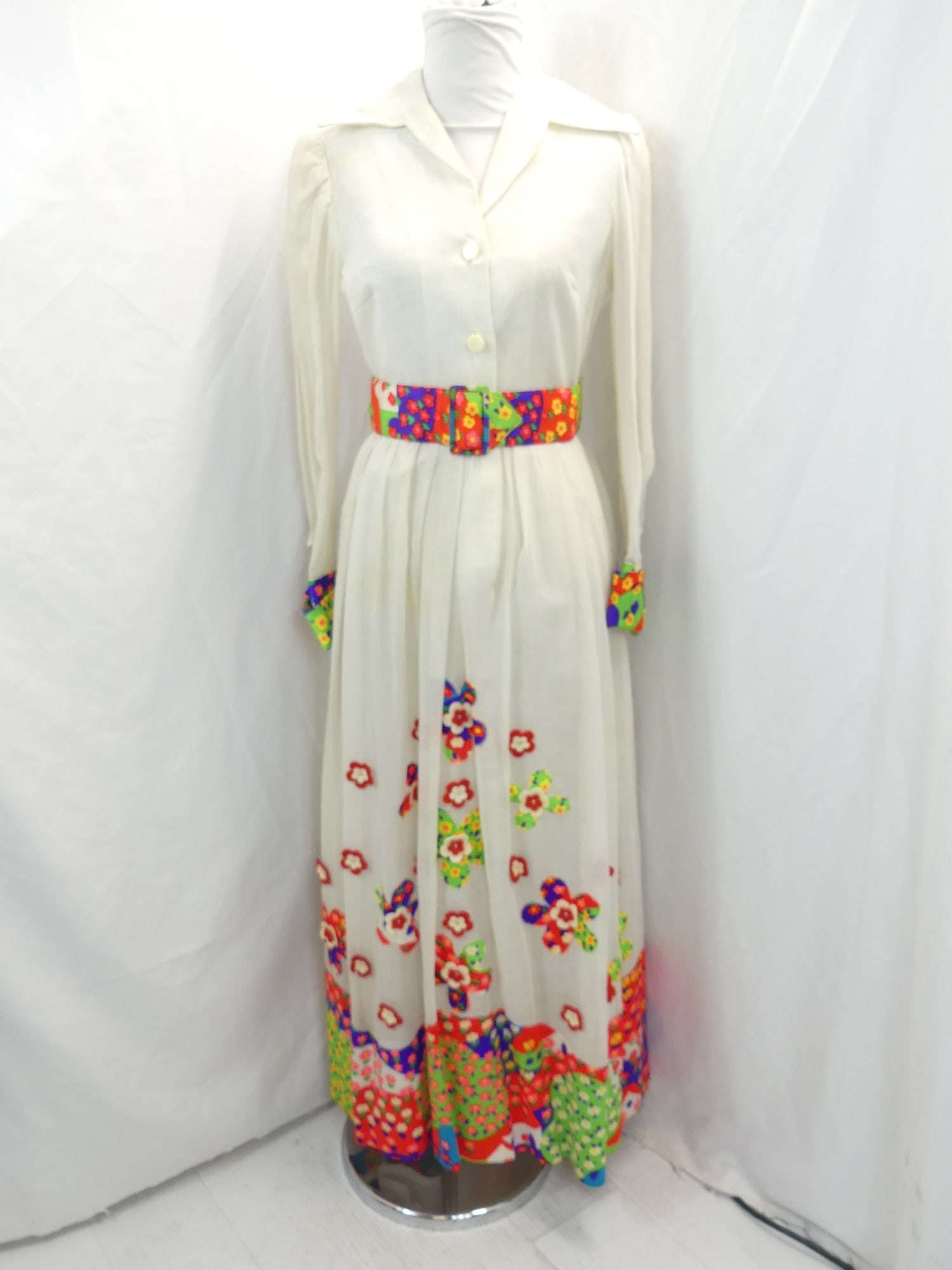 Vintage 1970's Colorful Daisy Print & Applique Maxi Dress with Matching Belt: approx. 34 bust, 26 waist. Light underarm marks, shoulders look a little dingy from storage & a couple yellow spots, see photo's
