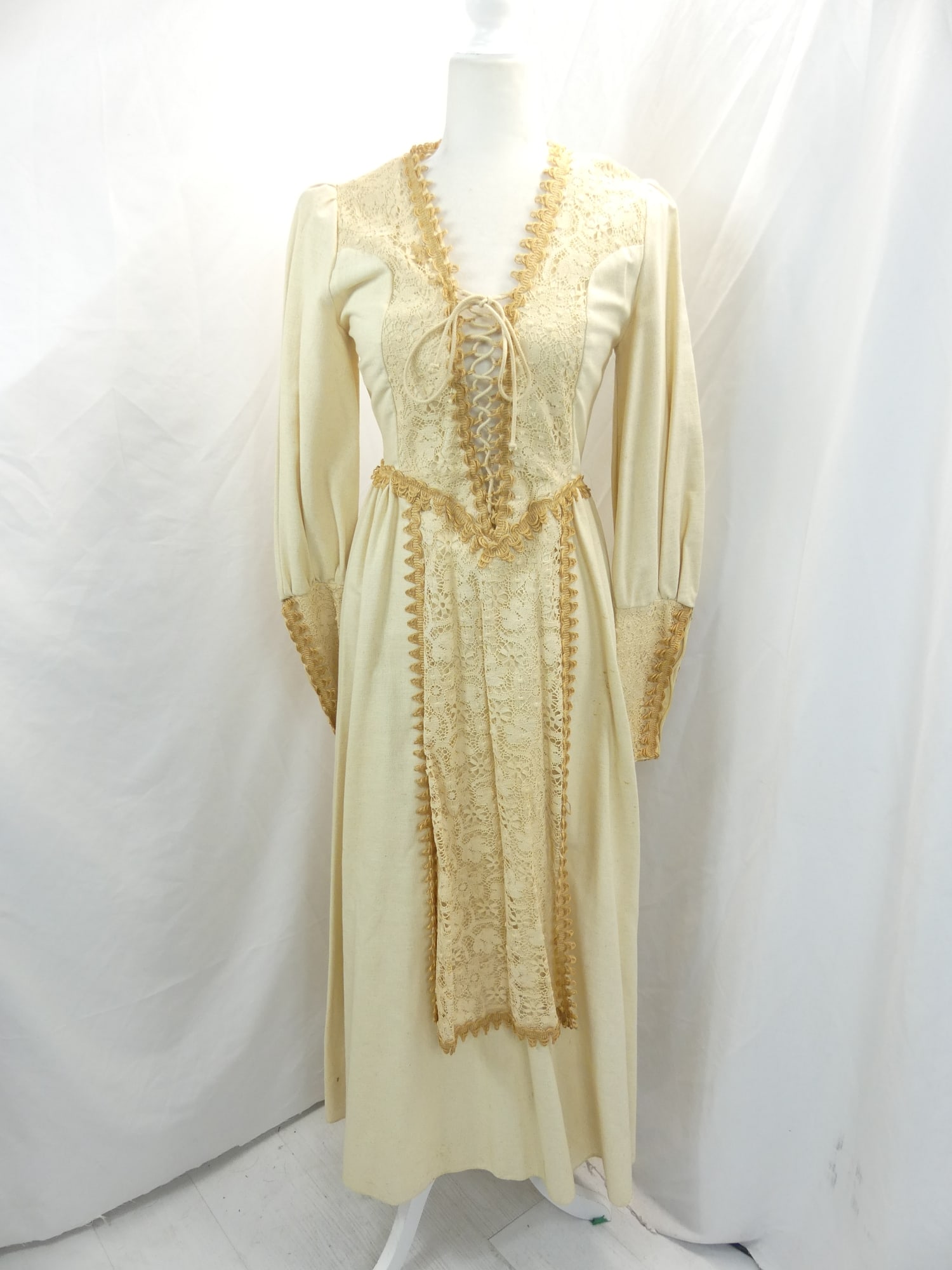 Vintage Early 1970's Gunne Sax Off White Cotton & Lace with Jute Trim: approx. 32 bust, 26 waist. Has a few brown spots, see photo's