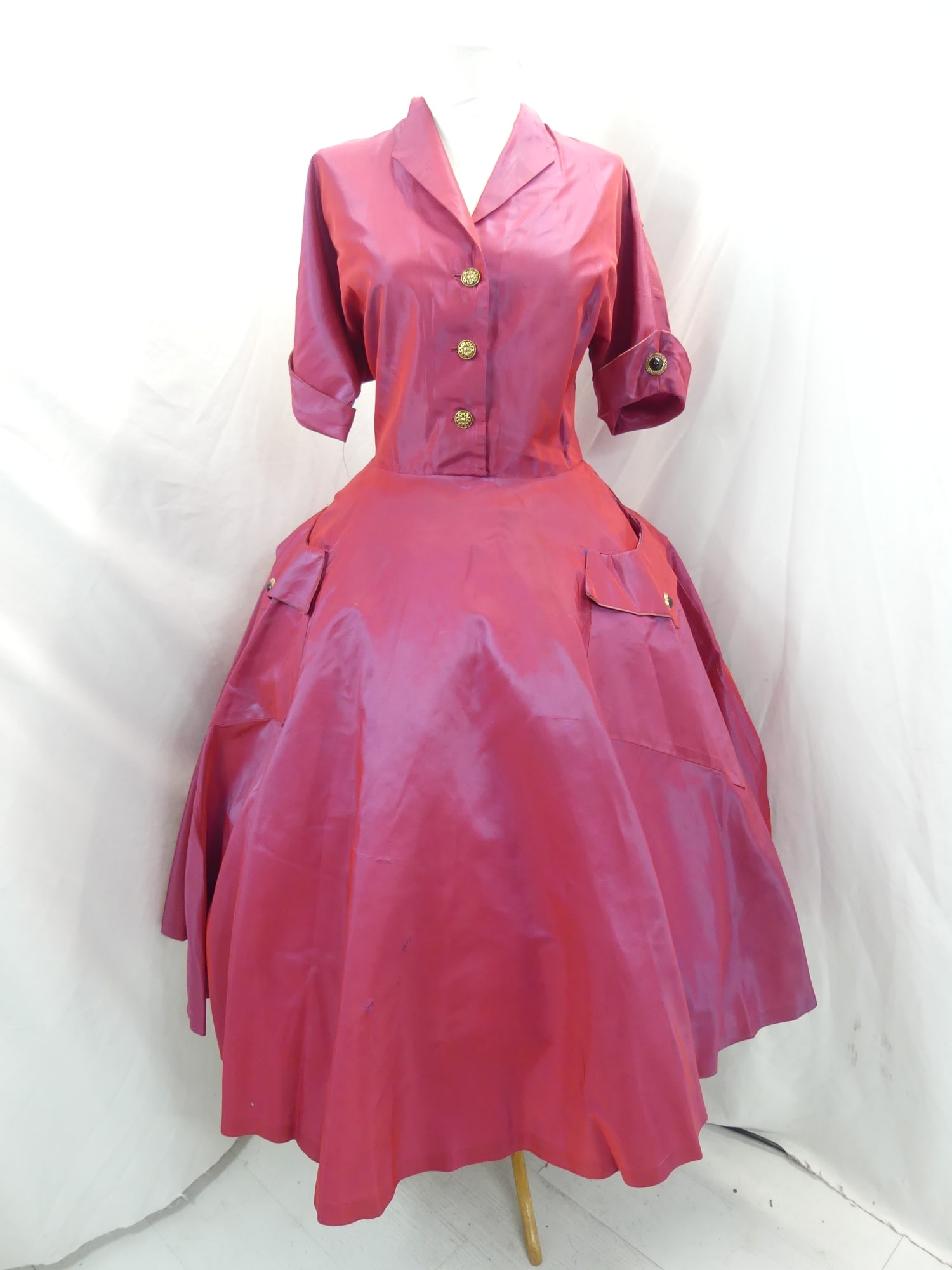 Vintage 1940-50's Red Taffeta Circle Skirt Dress: approx. 36 bust, 28 waist. Torn on shoulder& has some holes, see photo's
