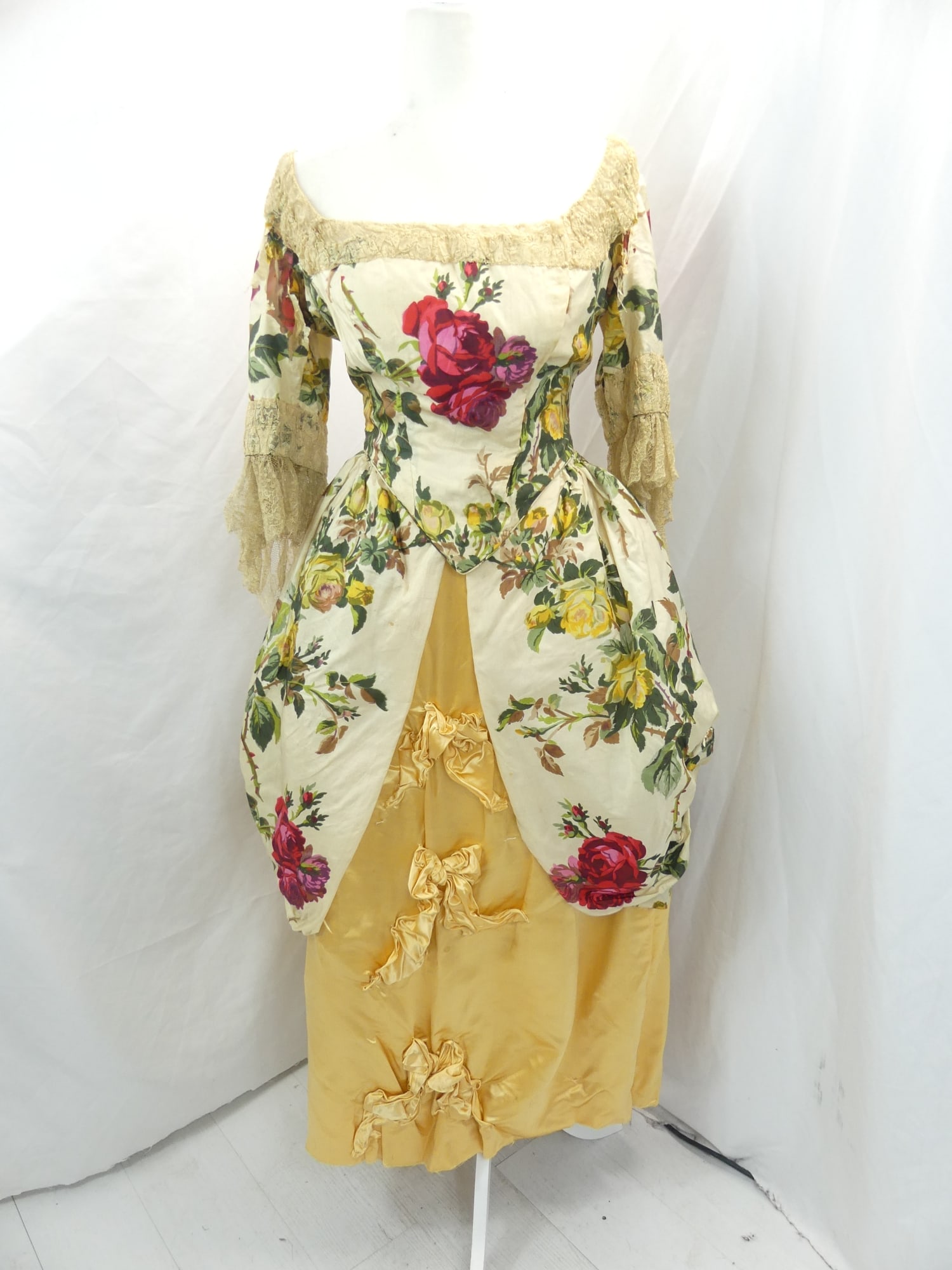 Antique 1800's Mrs. C. Donovan Co Silk Rose Print & Lace Skirt & Bodice Set: approx. 34 bust, 26 waist. Bodice is for design purposes. Skirt hem is frayed & has a couple tiny spots otherwise is in good condition, see photo's