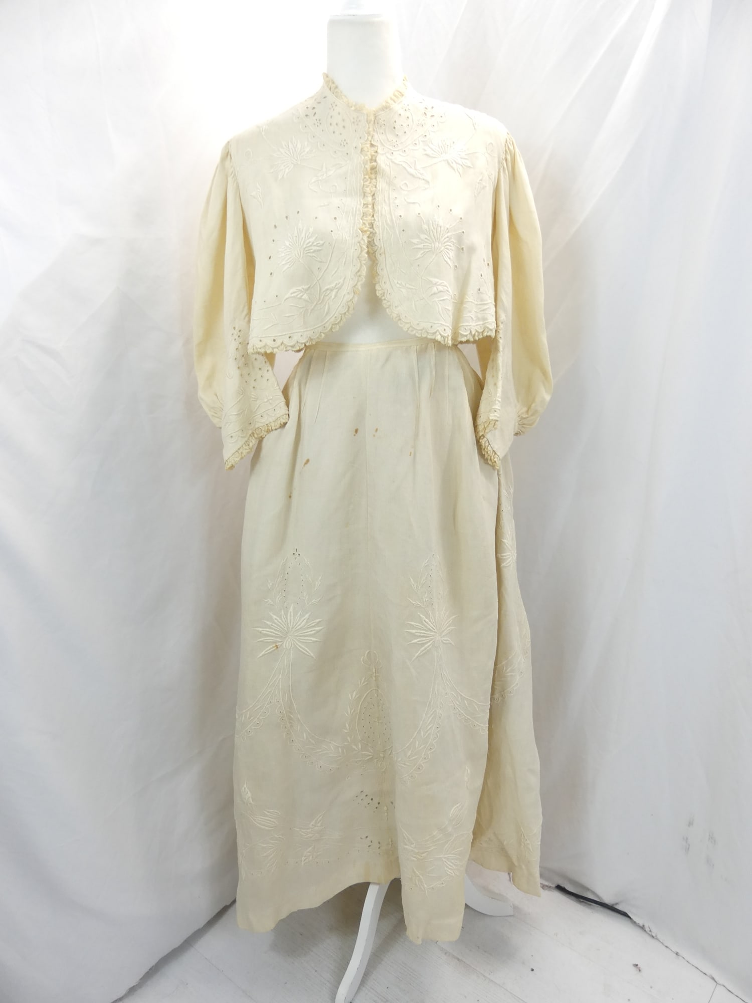 Early 1900's Linen Eyelet & Embroidery Bustle Skirt & Jacket: approx. 36 bust, 22 waist. Has some spots & old repair, see photo's