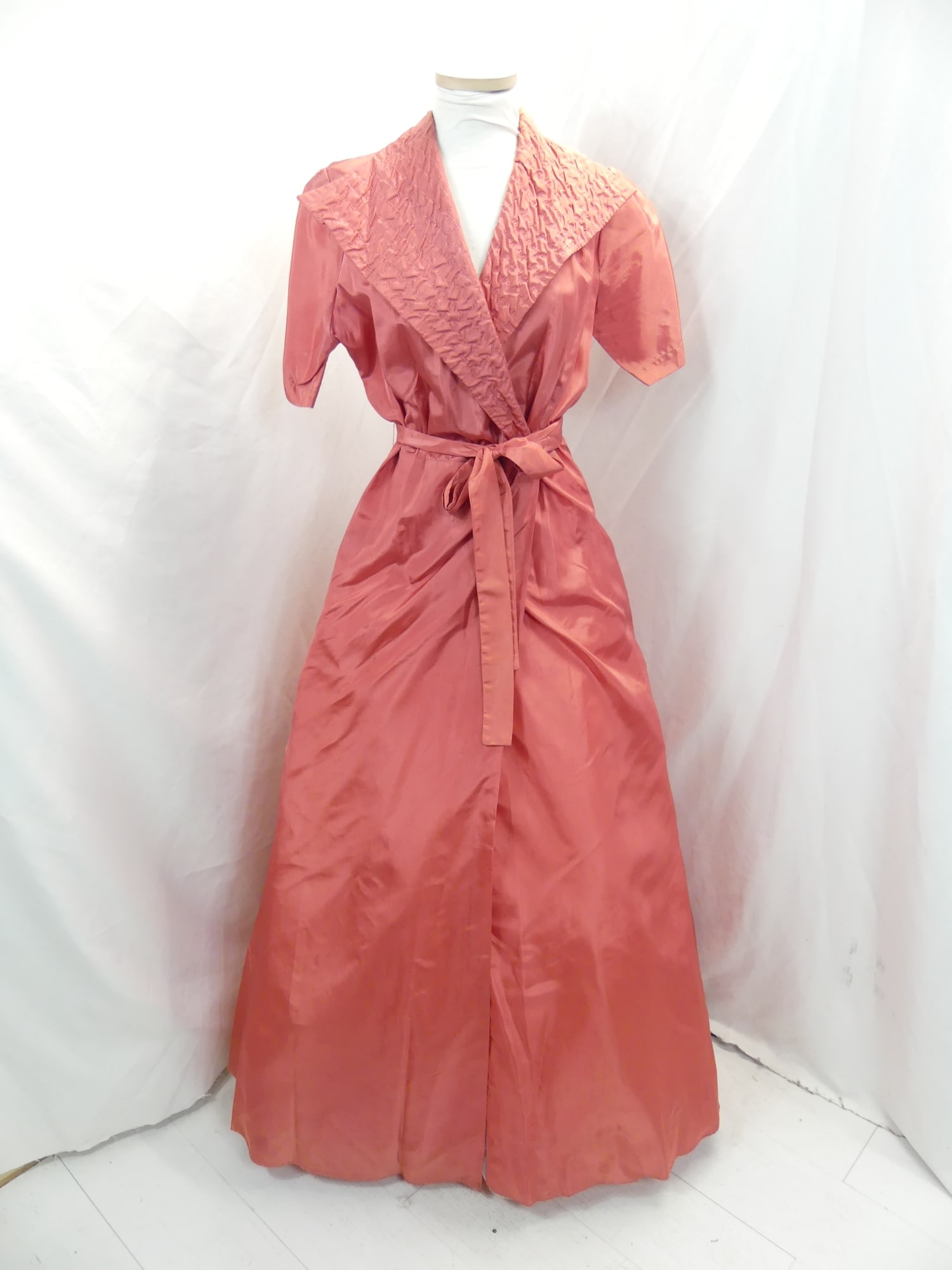 Vintage 1930's Franklin Simon Salmon Taffeta Robe with Quilted Collar & Tie Belt: approx. 36 bust, 28 waist. Has some light discoloration on shoulders & some stains. Has small holes at the hem & some fade, see photo's