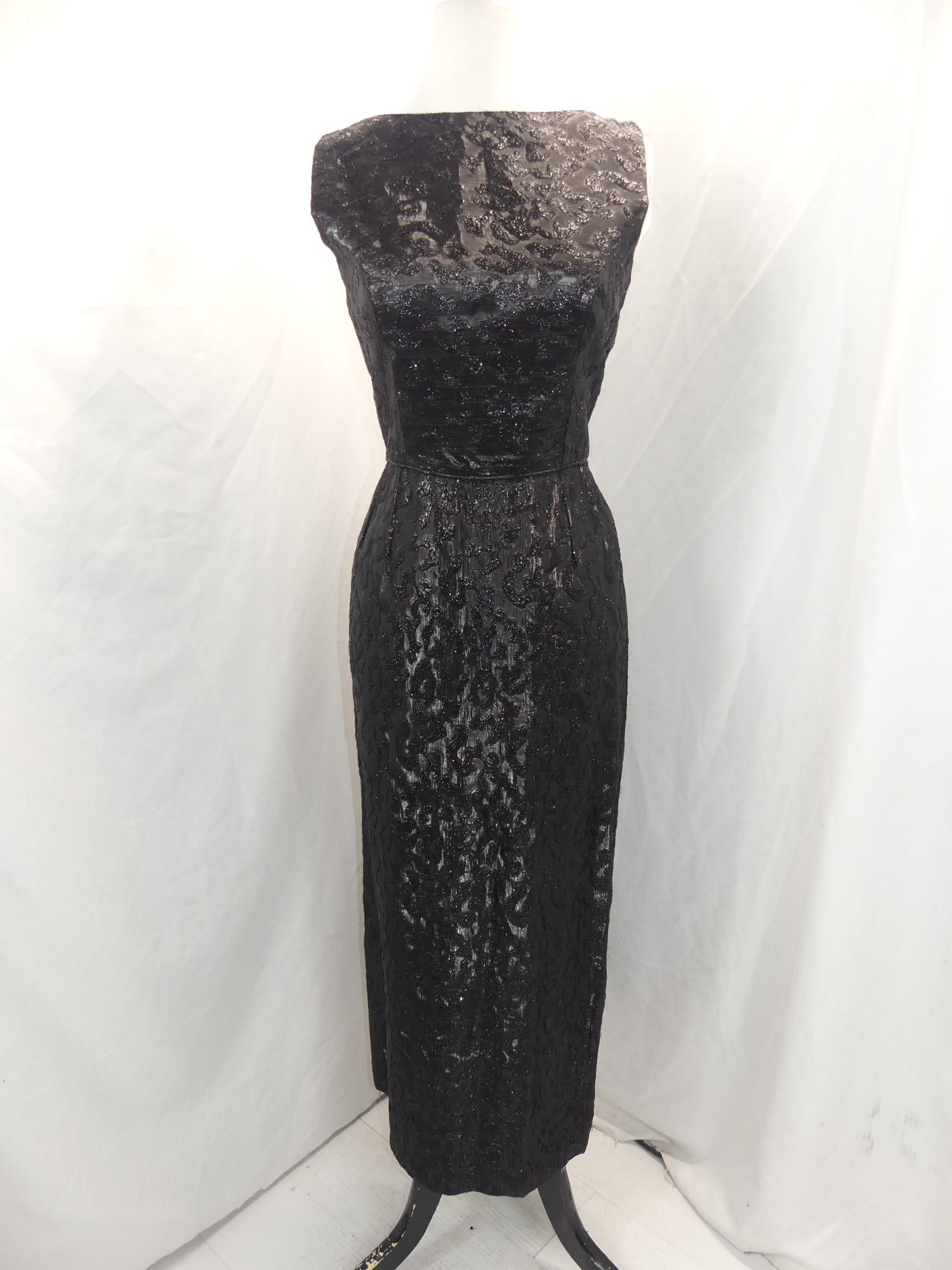 Vintage 1960's Black Silk Lame with Black Metallic Thread: approx. 38 bust, 29 waist. Some loose threads mainly at shoulders otherwise in good condition, see photo's