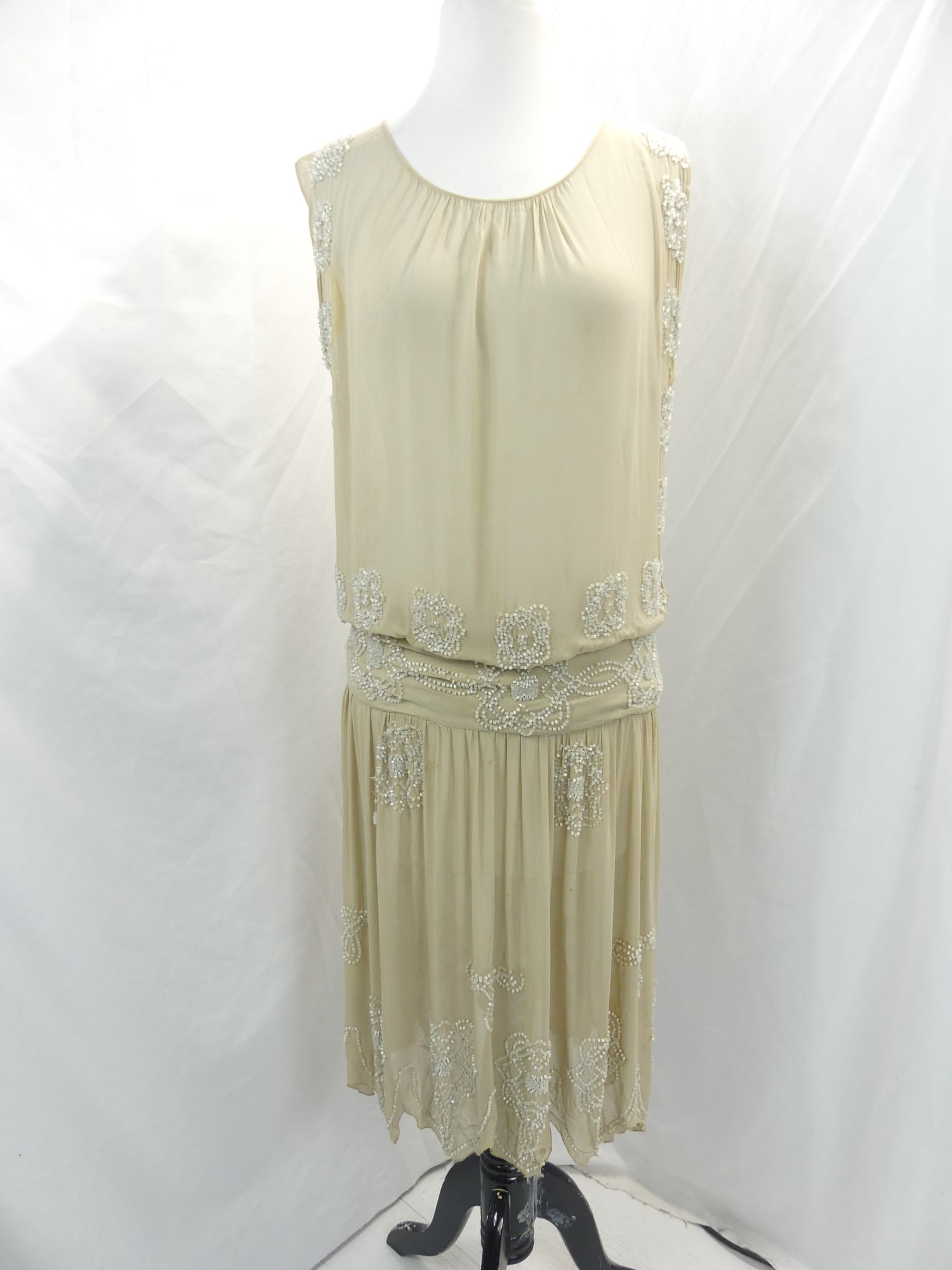 Vintage 1920's Gray Silk & Beaded Flapper Dress: approx. 38 bust & waist. Has underarm staining, needs underarm seam repair, loose beads, some stains & some of the snaps need to be replaced, see photo's