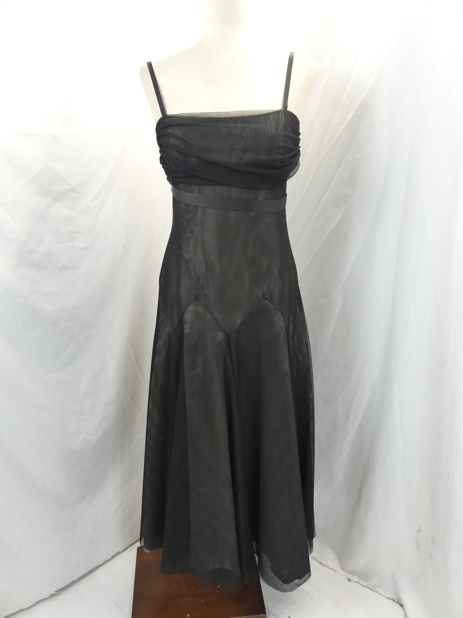 Vintage Vera Wang Sheer Black Drop Waist Flared Gown: approx. 33 bust, 30 waist. In good condition, see photo's