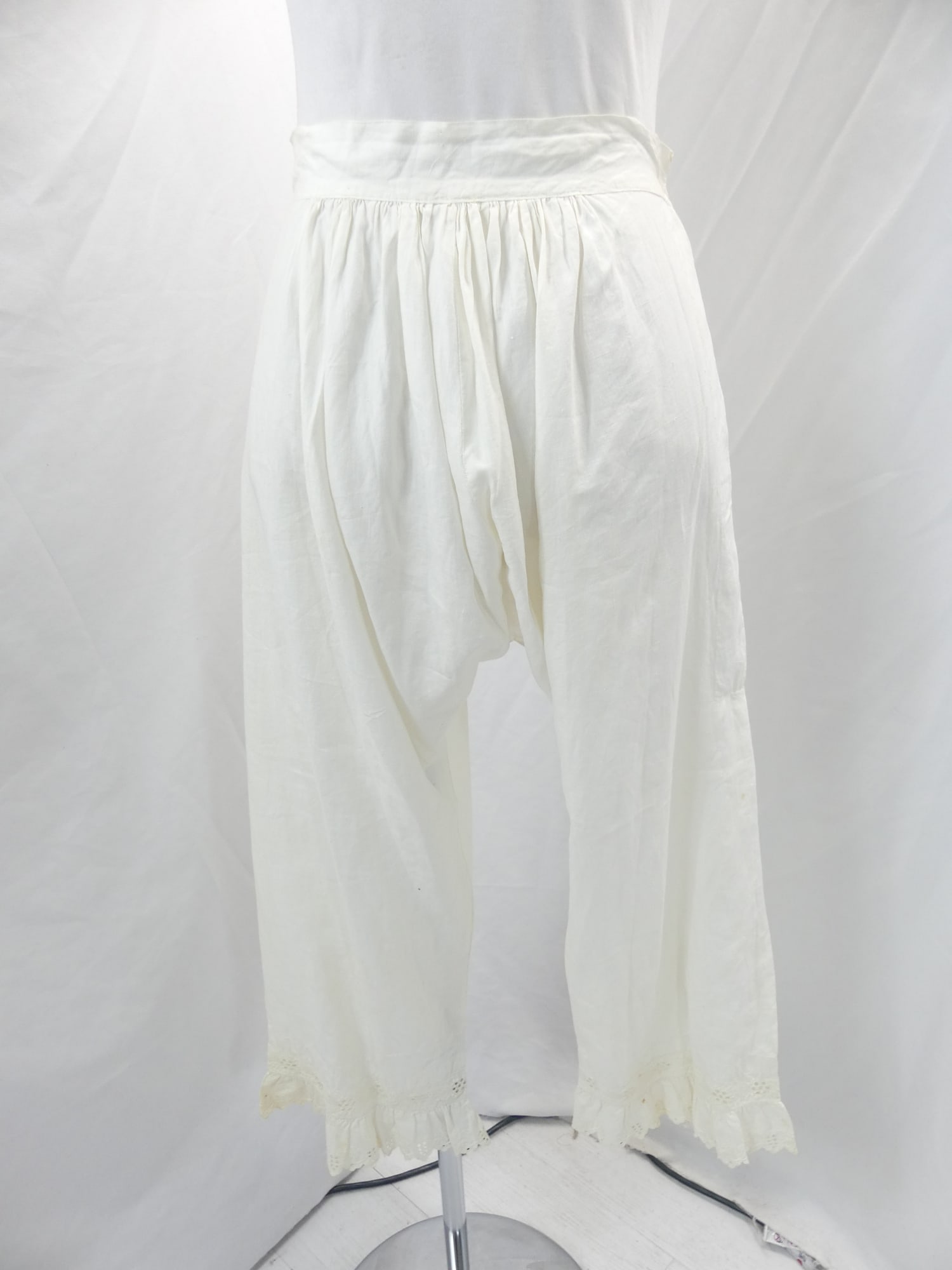 Victorian White Eyelet Embroidered Long Leg Cotton Bloomers: approx. 24 waist. Needs small seam repair & has a couple of small spots, see photo's