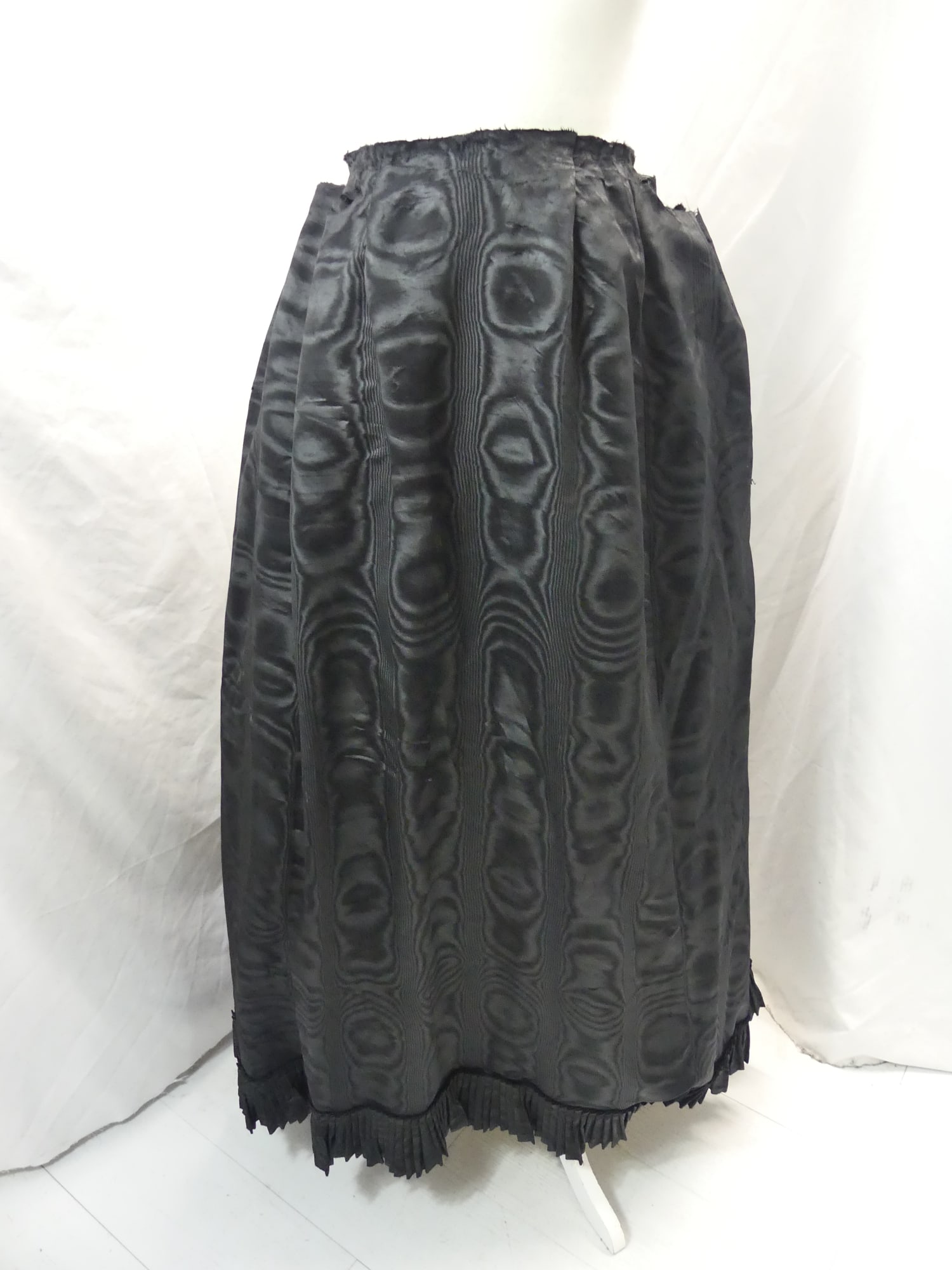 Antique 1800's Black Silk Bustled Skirt: approx. 23 waist. Waist is damaged, has some other holes & is a good design item, see photo's