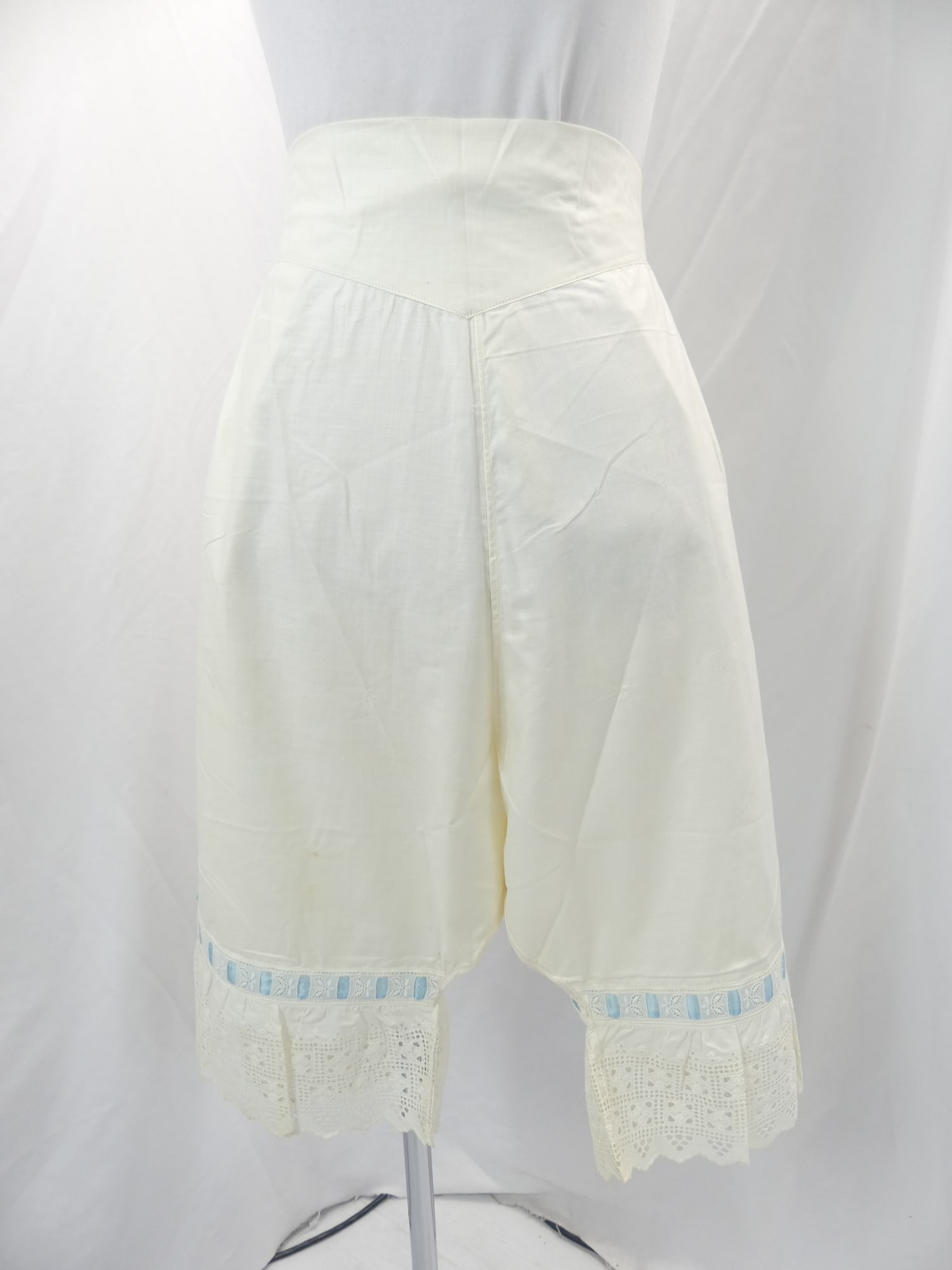 Victorian Old Store Stock White Cotton & Eyelet Bloomers: approx. up to 33 waist. In good condition, see photo's
