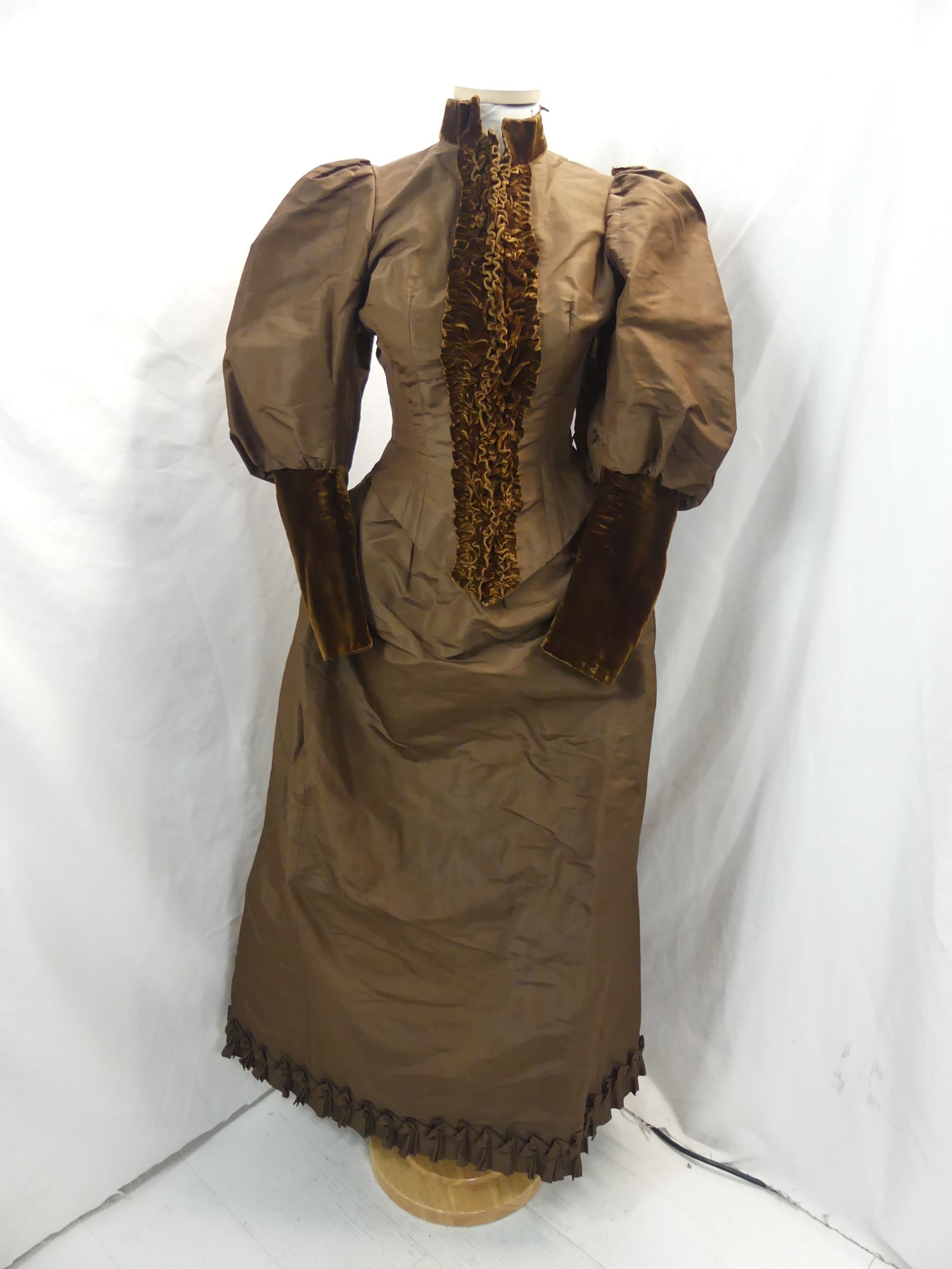 Antique 1800's Brown Silk Bodice & Skirt with Velvet Trim: approx. 30 bust, 22 waist. Has some fray on the lining, underarm stains, velvet has wear on collar & wear on top edge of skirt, see photo's