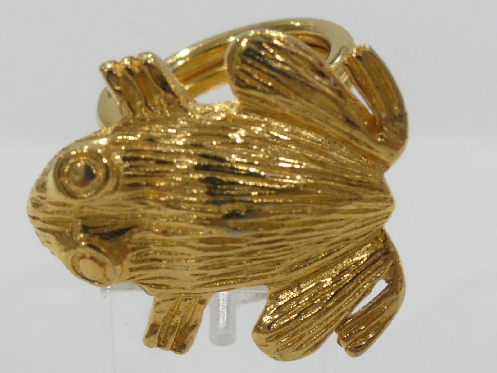 Vintage Gold Tone Frog Scarf Ring (1 of 6)