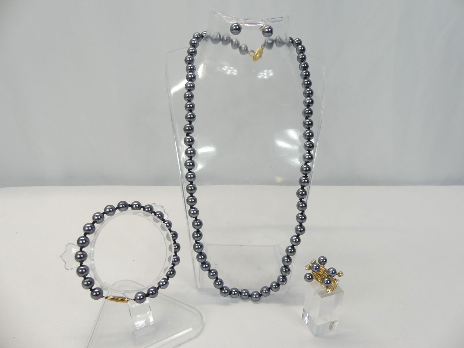 Vintage Lot of Blue Hand Knotted Beaded Necklace, Bracelet, Rine & Earring Set (1 of 15)