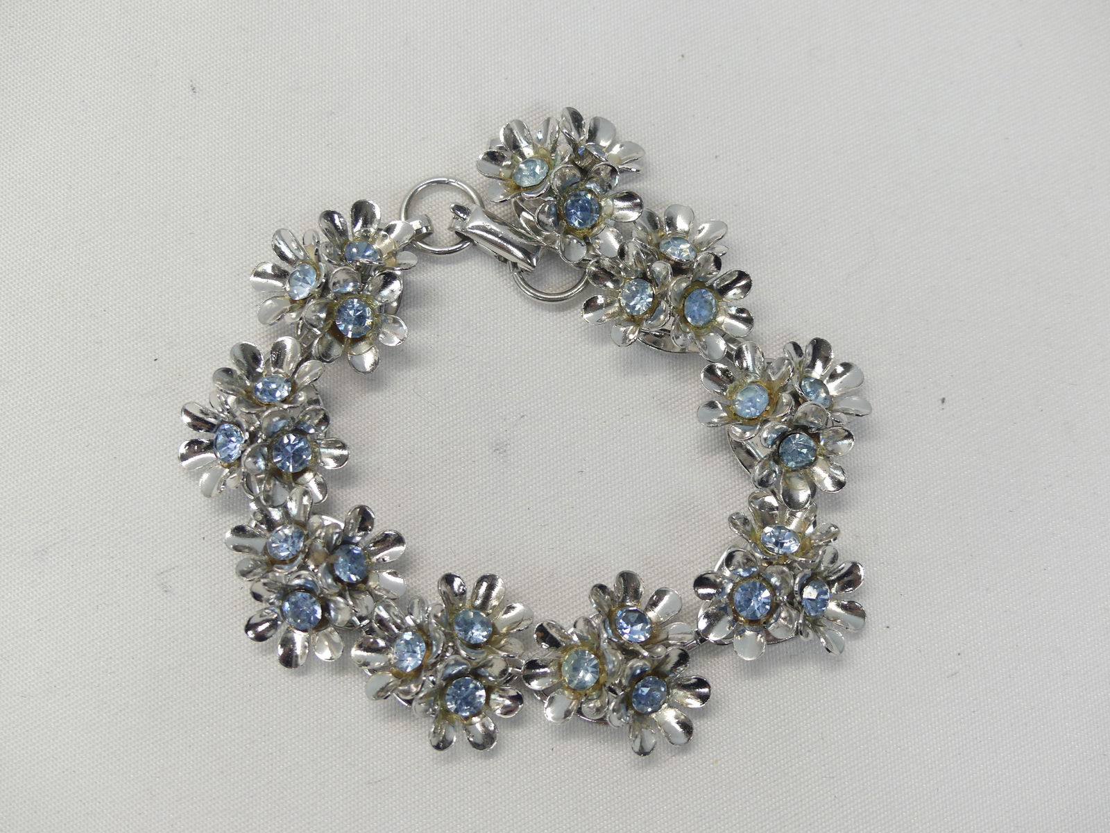 Vintage Coro Silver Tone Flower Bracelet with Blue Stones: approx. 6 1/2 inches, see photo's