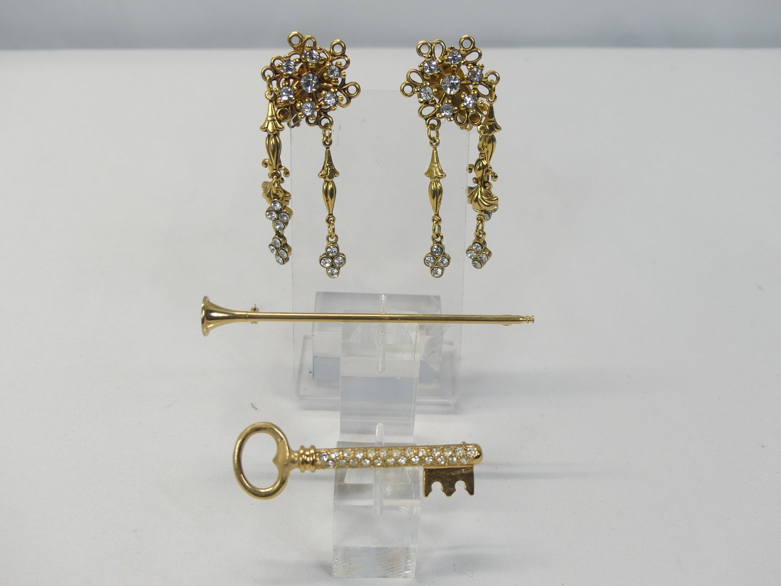 Lot of Vintage Pair of Janny Earrings & 2 Brooches: see photo's