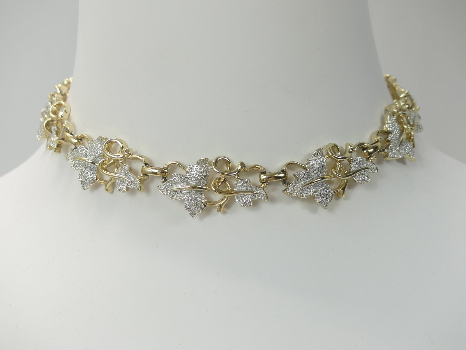 Vintage Gold Tone & Miniature Rhinestone Leaf Necklace: approx. 18 inches, see photo's