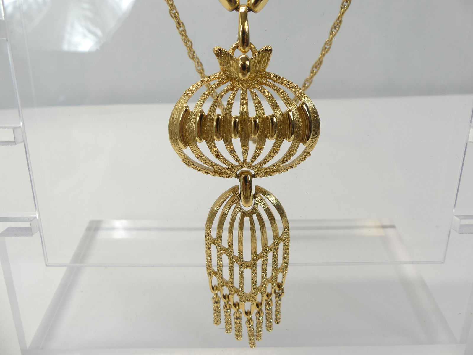 Vintage Monet Gold Tone Necklace with Large Pendant: approx. 4 1/2 inch pendant, 28 inch chain, see photo's