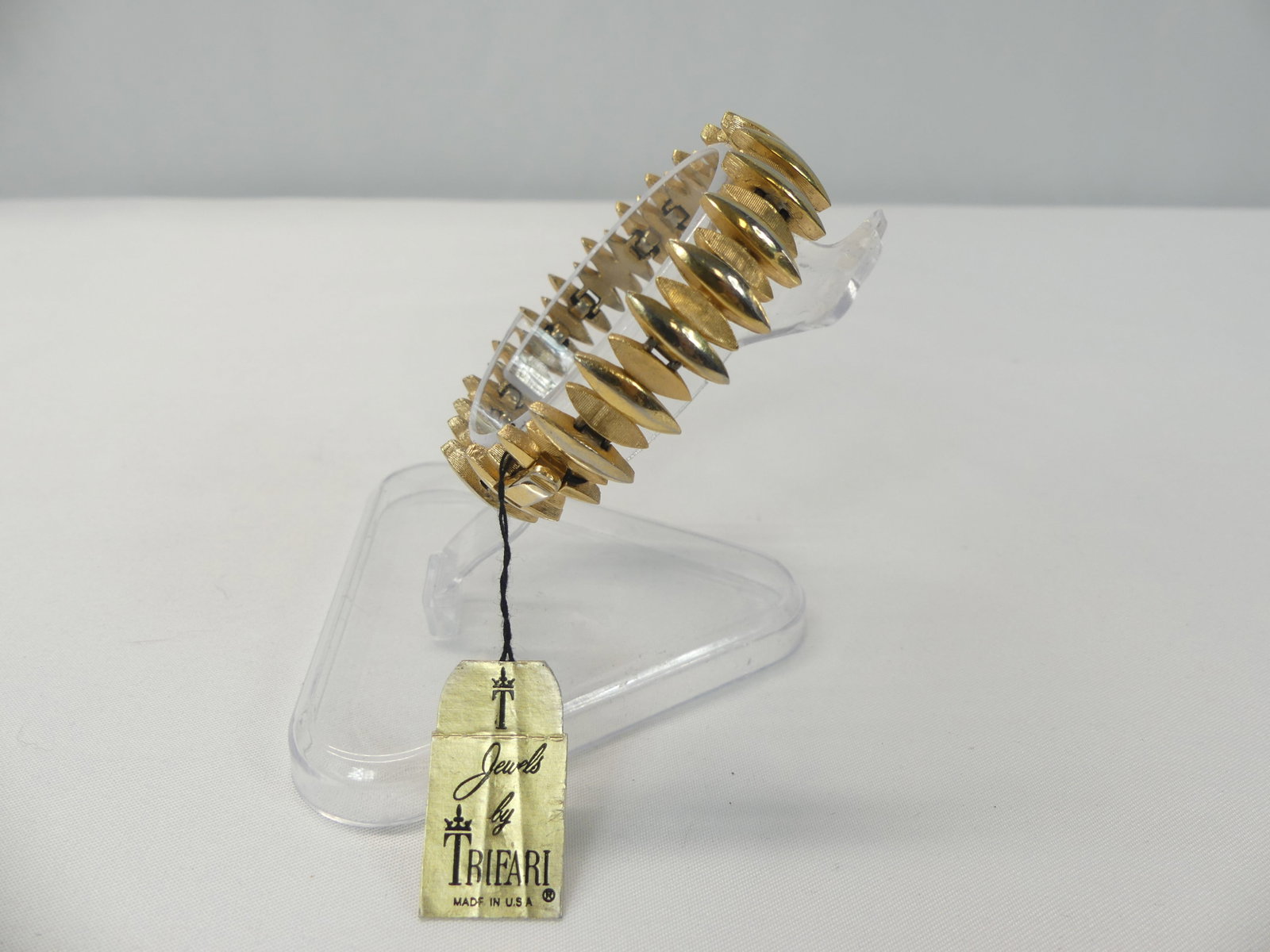 Old Store Stock Vintage Trifari Gold Tone Linked Bracelet: approx. 7 inches, see photo's