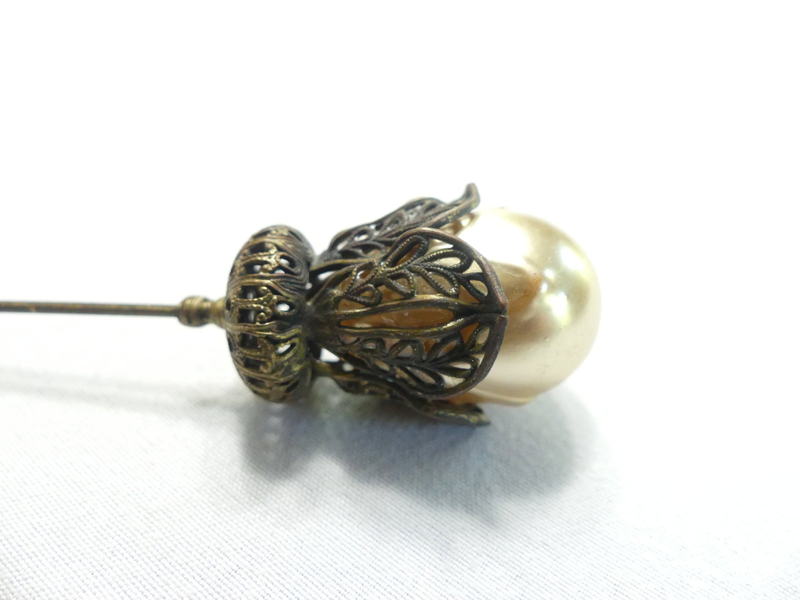 Antique Large Pearl Bead & Gold Tone Fret Work Stick Pin: see photo's