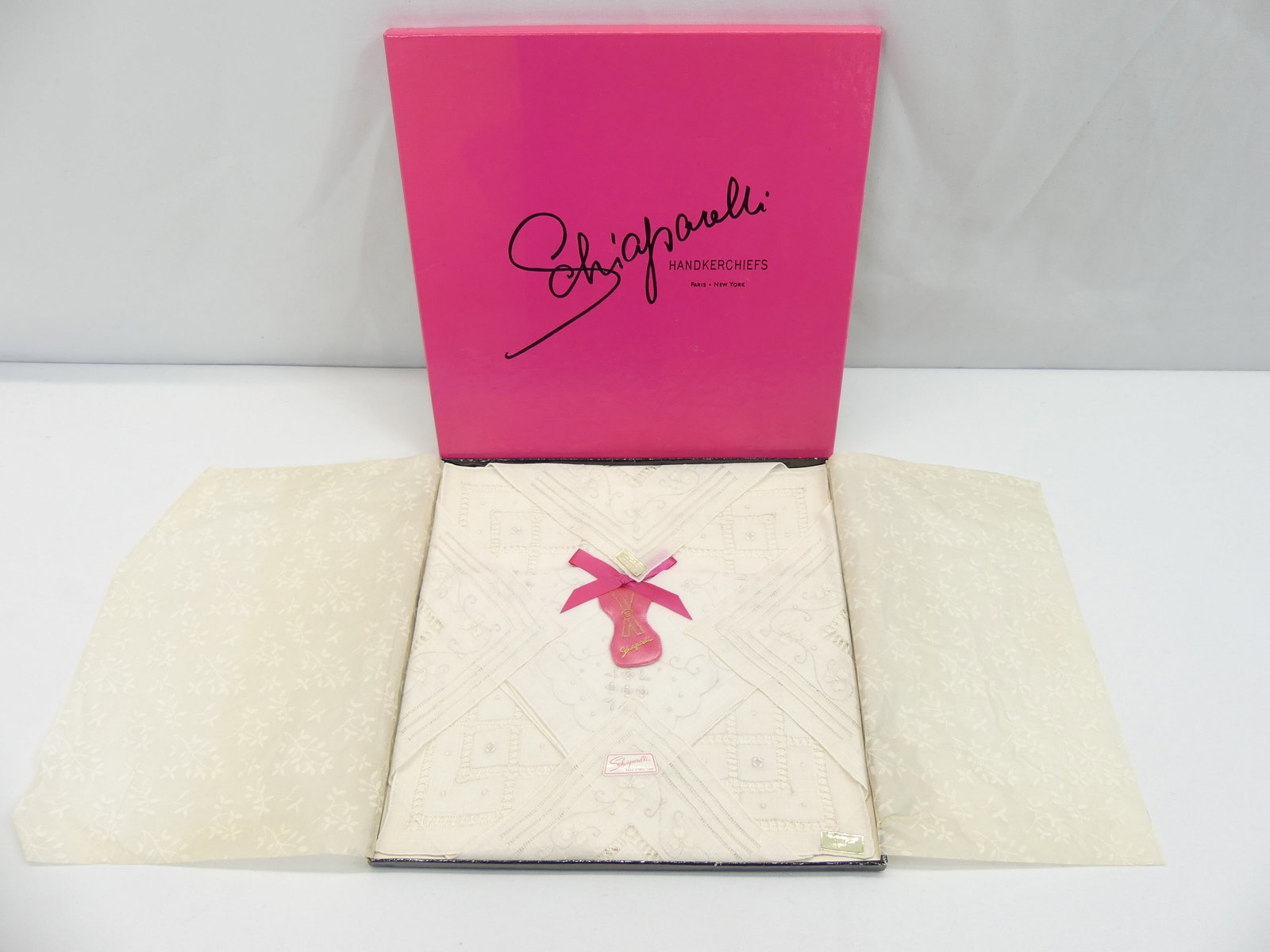 Vintage Schiaparelli Old Store Stock Irish Linen Hankies in Original Box (1 of 3)