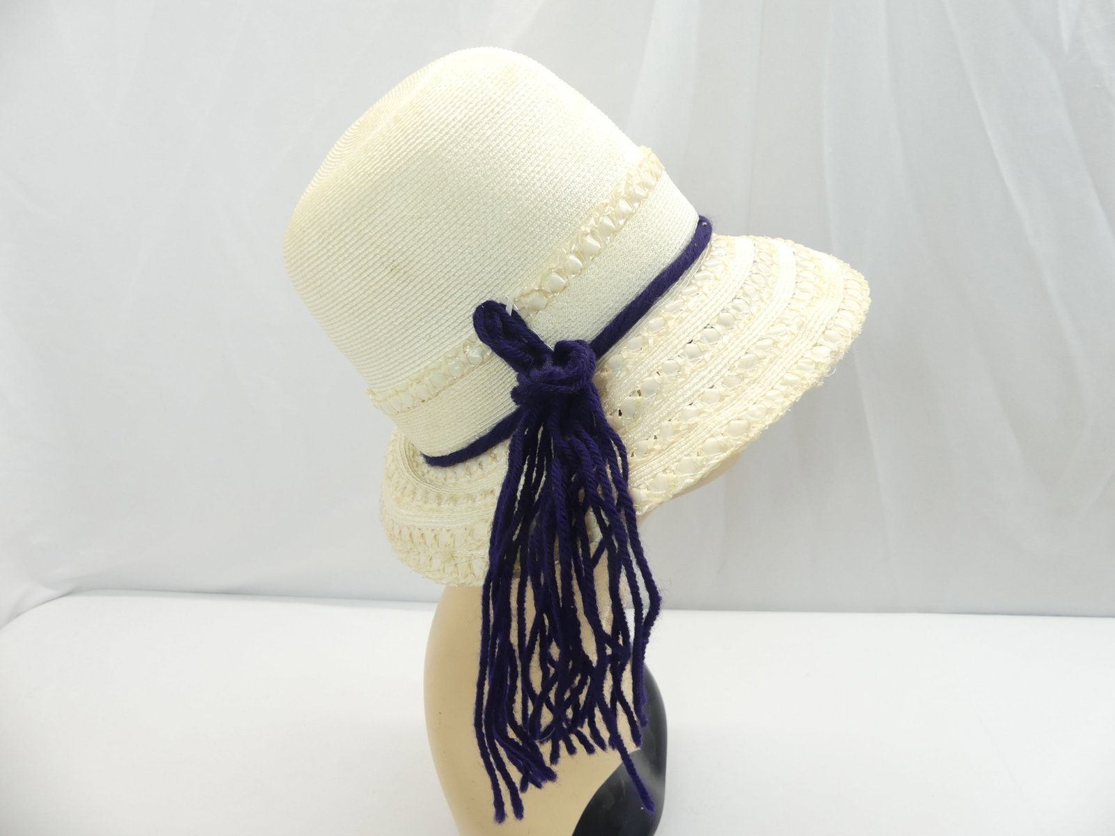 Vintage 1960's Oleg Cassini White Raffia Woven Hat with Yarn Embellishment (1 of 10)