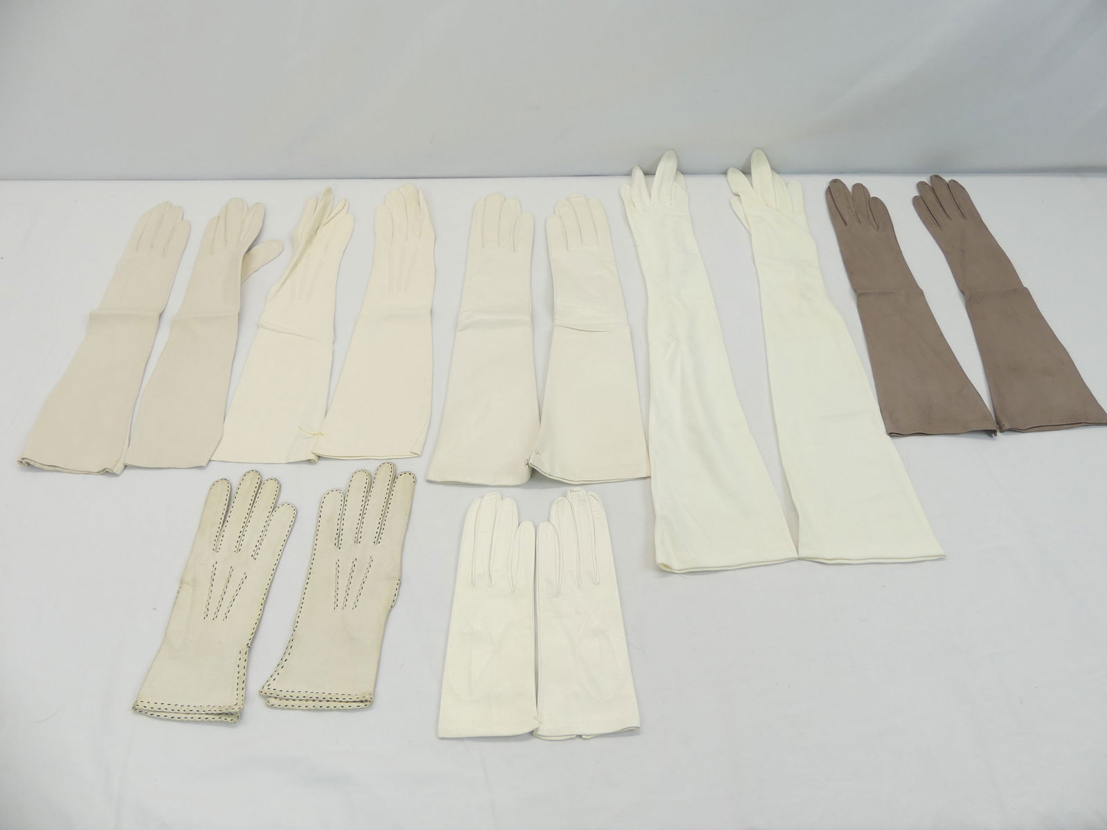 Lot of 7 Pairs Vintage Ladies Gloves, France, Western Germany, Old Store Stock & Other (1 of 8)