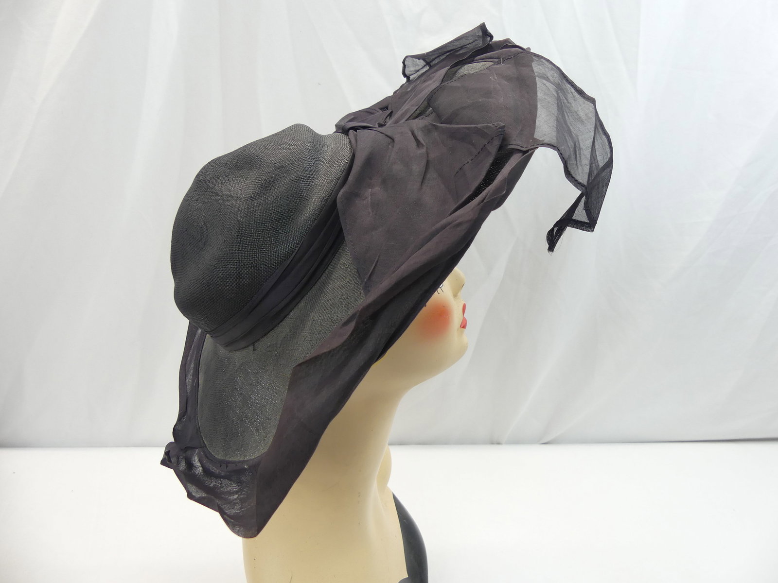 Vintage 1930/40's Maison's Black Woven Wide Brim Tilt Hat with Silk Trim & Bow (1 of 6)