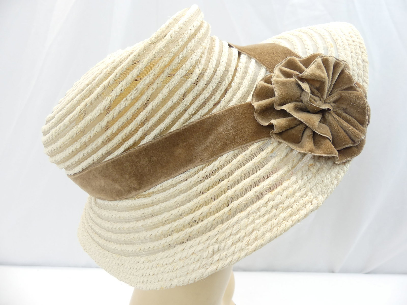 Vintage 1940's Everitt Original Spun Rope Tilt Hat with Brown Velvet Trim (1 of 7)