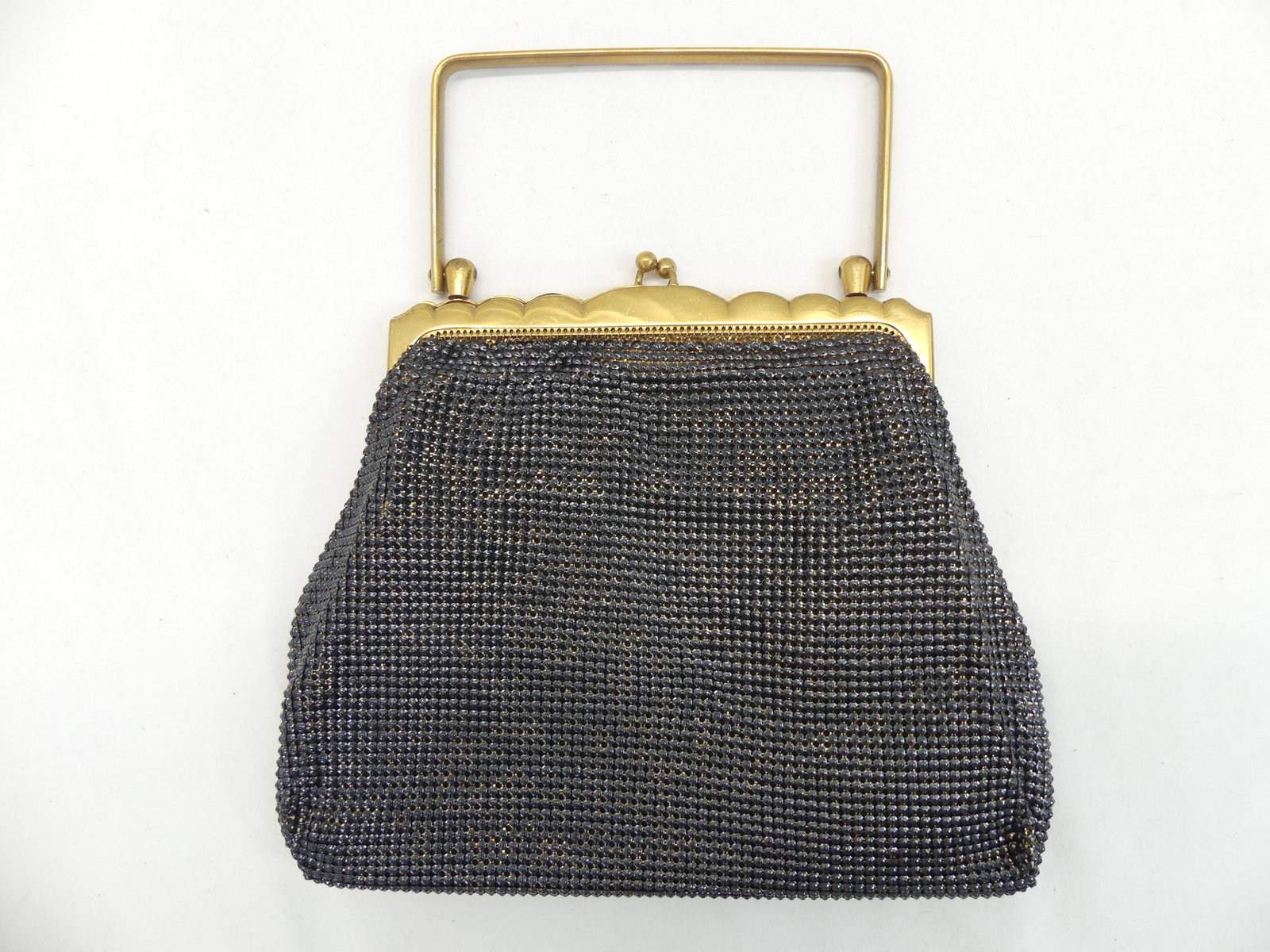 Vintage 1940's Whiting & Davis Black Enamel Mesh Bag/Purse with Gold Tone Frame & Handles: good condition, see photo's