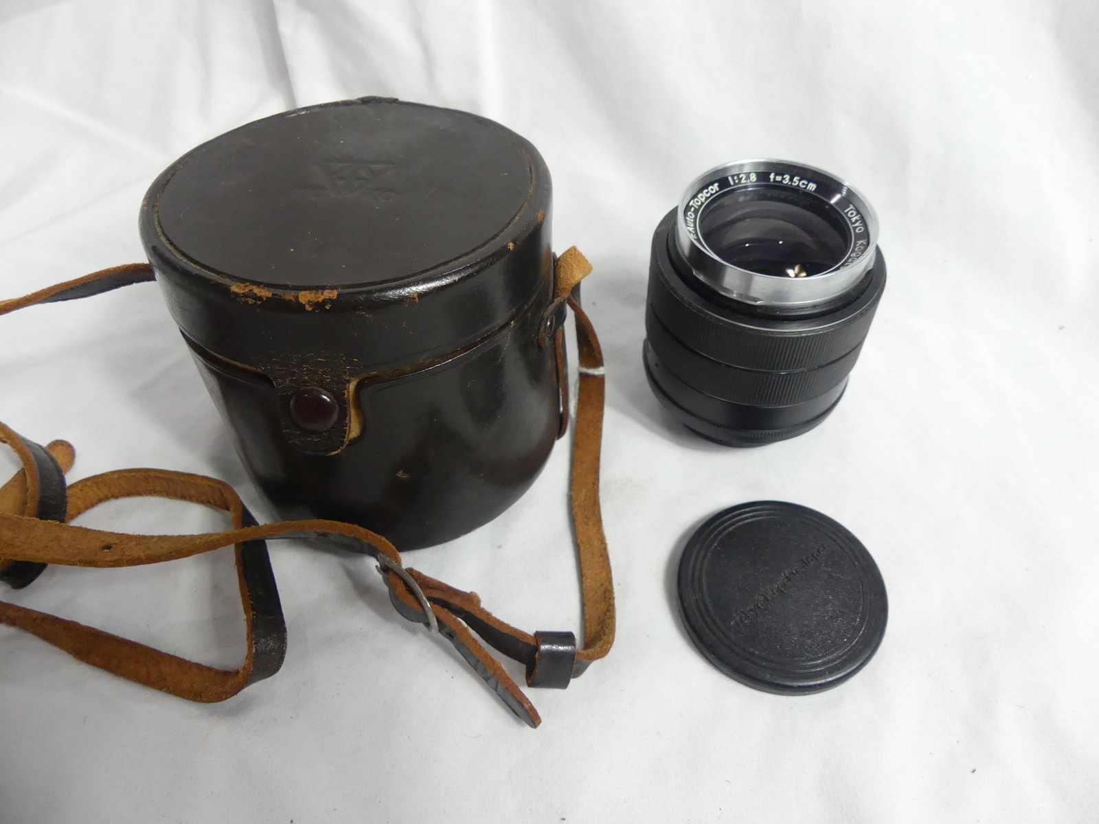 Vintage F. Auto-Topcor 1:2.8 F=3.5cm Camera Lens: with leather case, see photo's