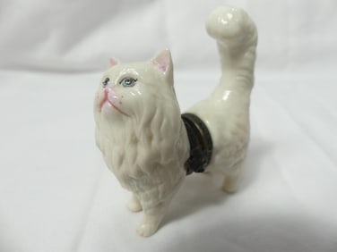 Vintage Studio USA Porcelain Cat Box with Fish Clasp