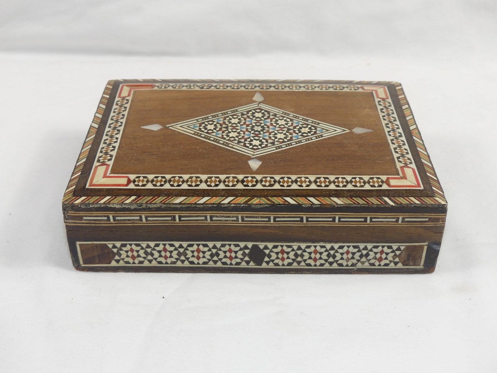 Vintage Mother of Pearl & Bone Inlay Box: approx. 6 3/4 x 4 3/4 x 1 1/2, see photo's