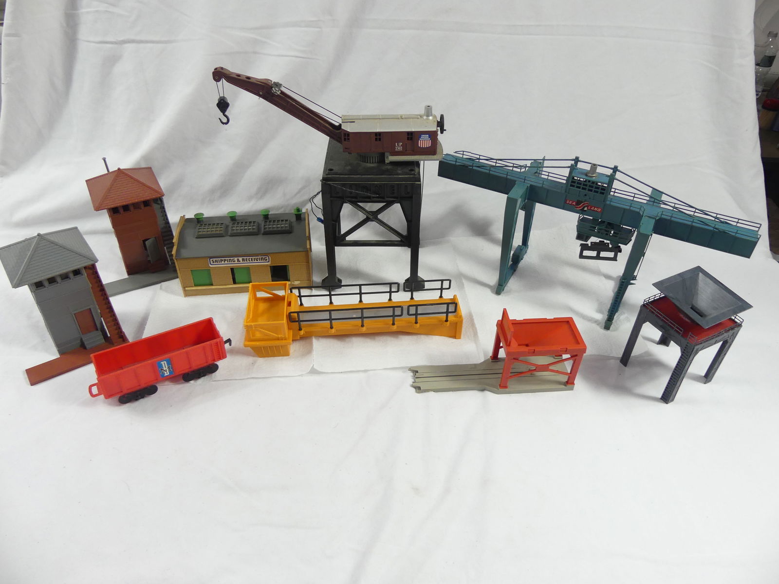 Lot of Train Set Buildings & Crane (1 of 7)