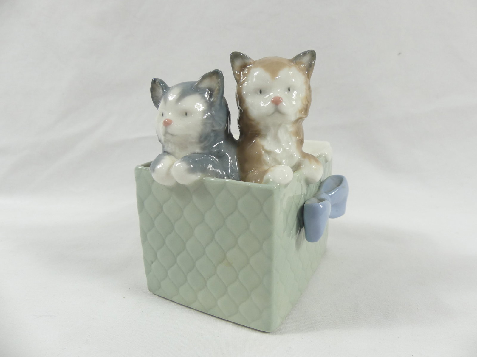 Lladro Nao Daisa 1988 Cat Figurene, 2 Cats in Basket # 1080: approx. 4 1/4, see photo's