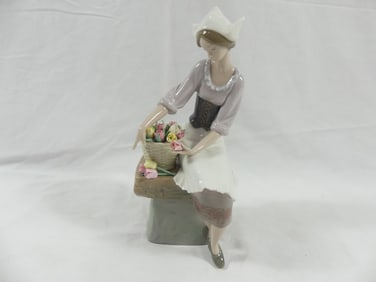 Vintage 1982 Lladro Seated Woman with Flower Basket