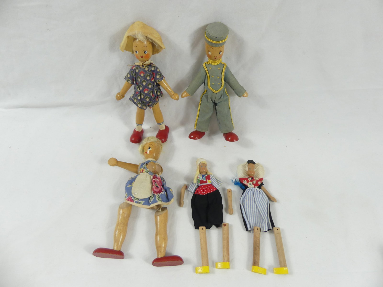 Lot of 5 Vintage Wooden Dolls: see photo's