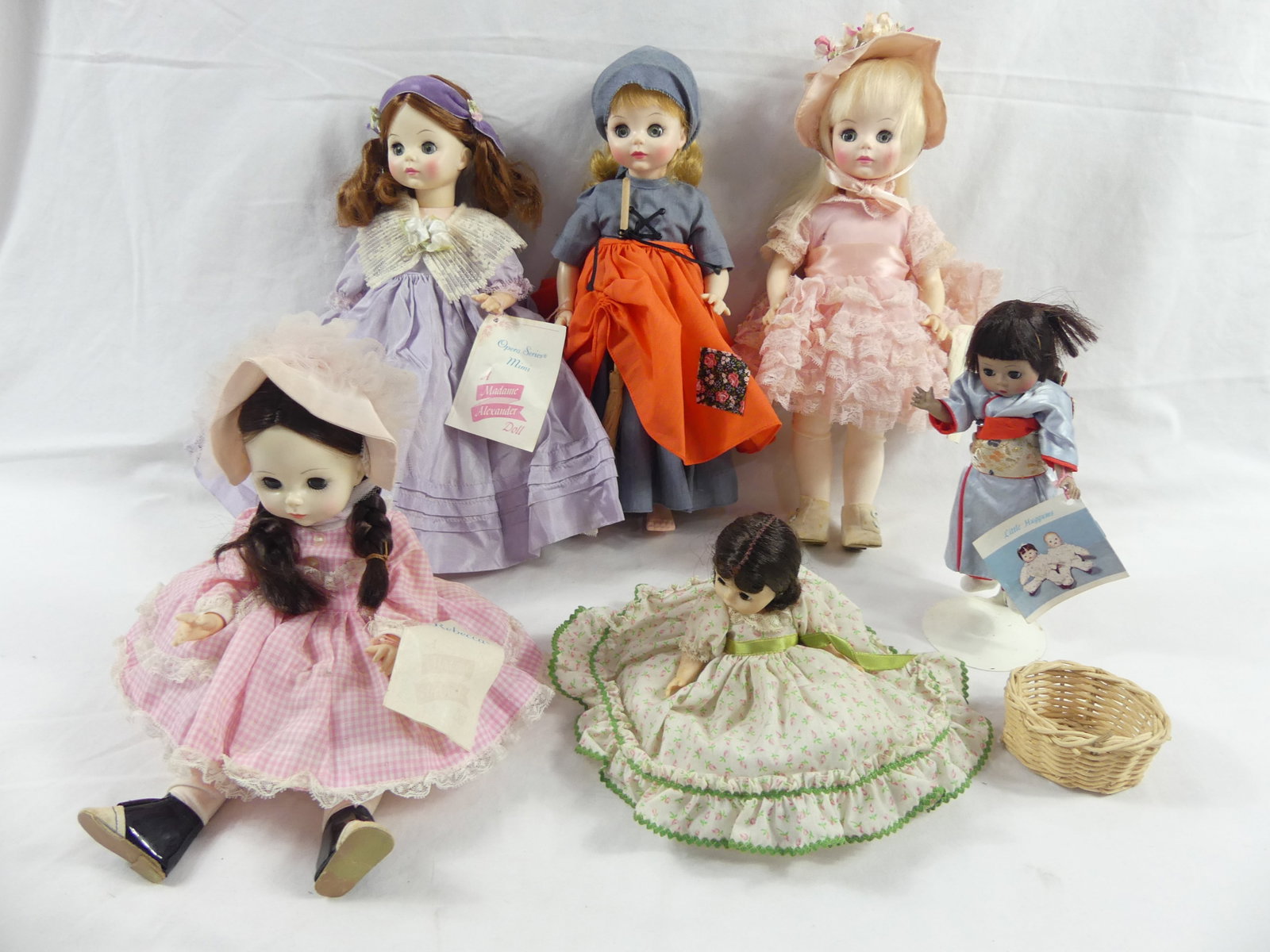 Lot of 6 Vintage Madame Alexander Dolls: see photo's