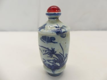 Antique Hand Painted Chinese Blue & White Porcelain Snuff Bottle