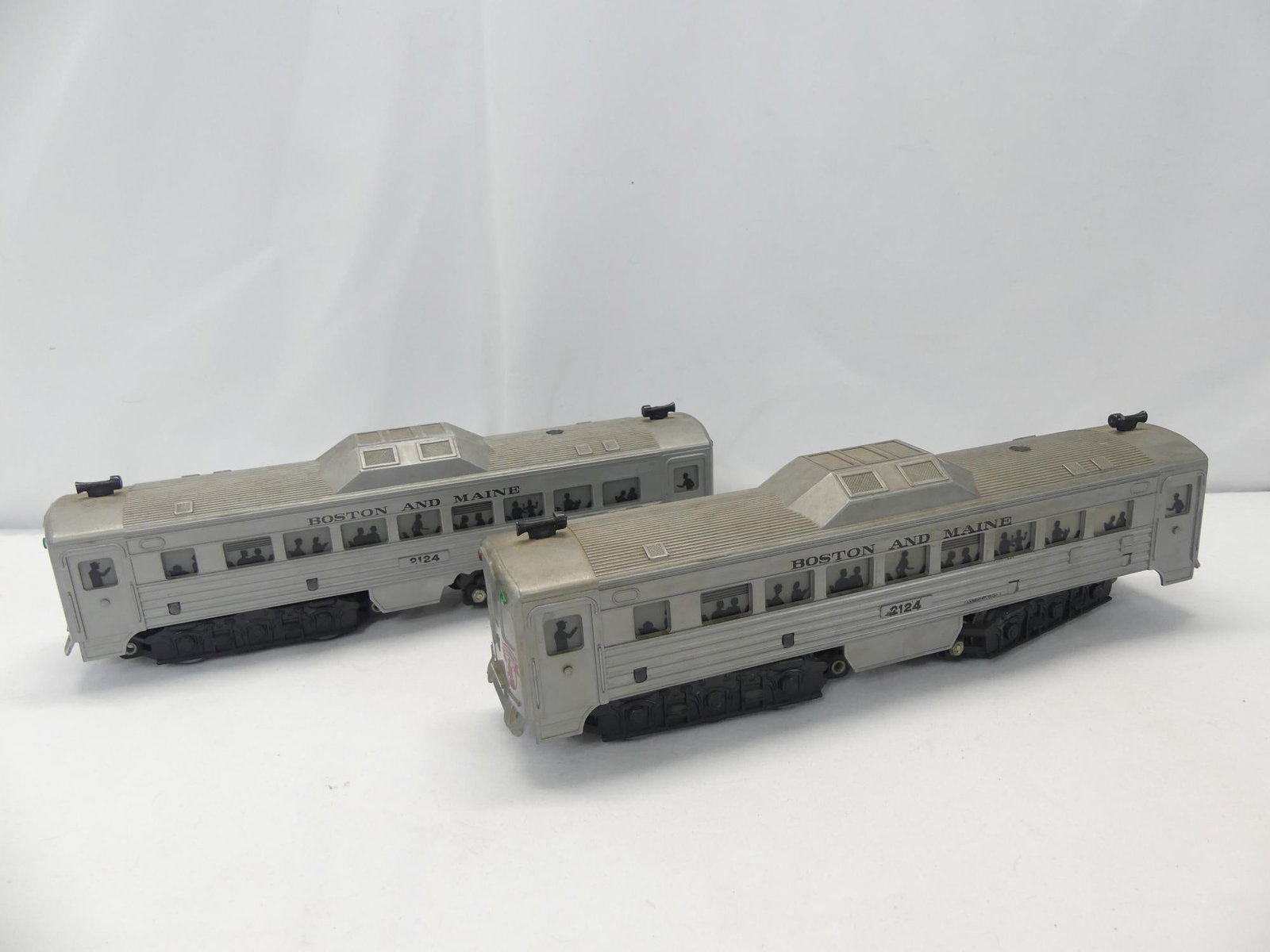 Vintage K-Line RDC Coaches Both have Motors, Boston & Maine: see photo's