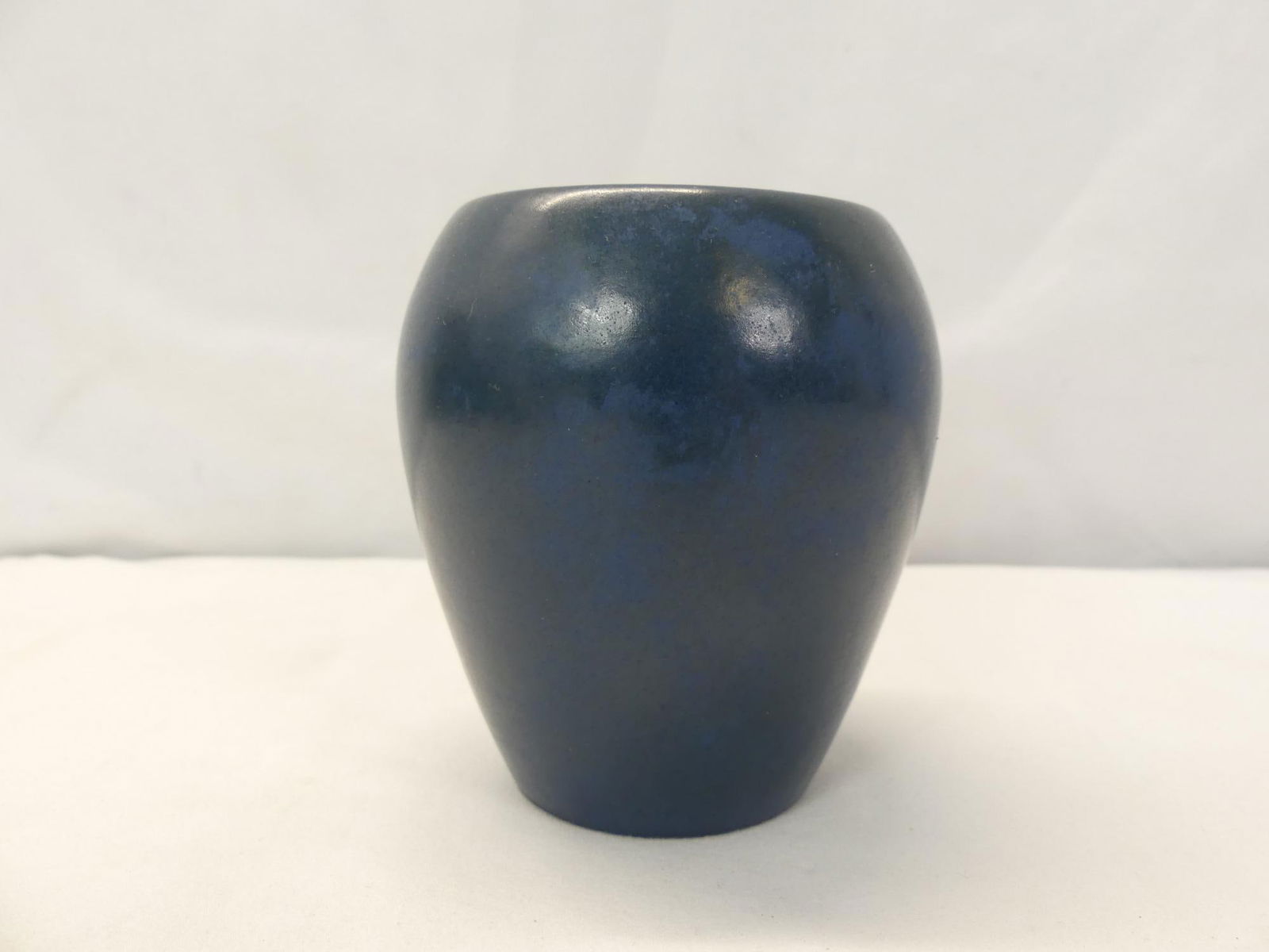 Vintage Marblehead Pottery Vase, Dark Blue: approx. 4 inches tall, see photo's
