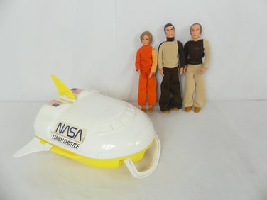 Lot of 3 Vintage 1973 Astronaut Action Figures & Nasa Lunch Box