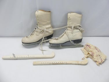 Vintage Ladies White Figure Skates, Ice Wing in Original Box