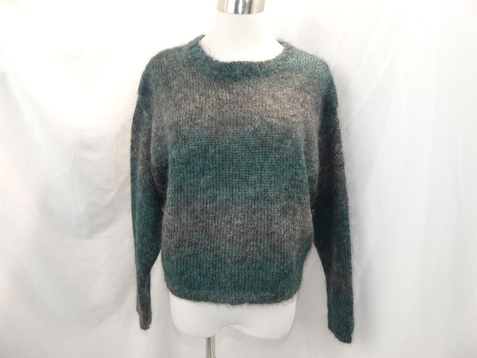 Vintage Obre Mohair Pull Over Sweater: approx. 44 bust, 42 waist, good condition, see photo's
