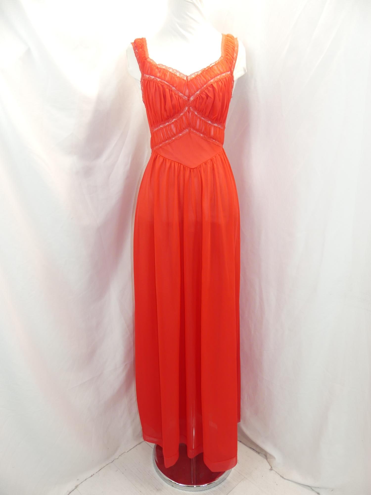 Vintage 1950's Red Nylon & Lace Negligee: old store stock, size 32, good condition, see photo's