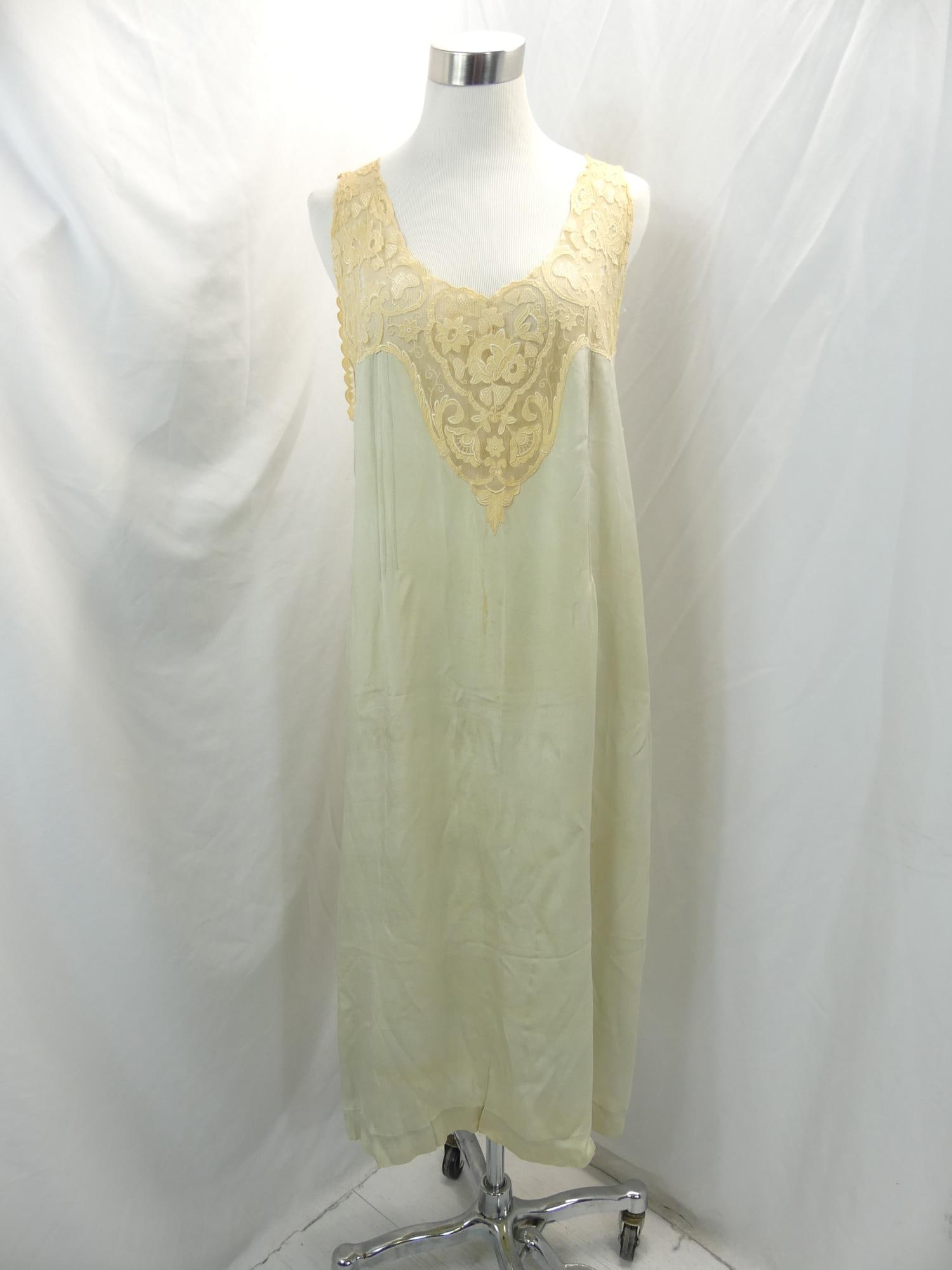 Vintage 1920's Green Silk & Lace Negligee: approx. 38 bust, 40 waist, some holes in lace, some stains and discoloration, see photo's