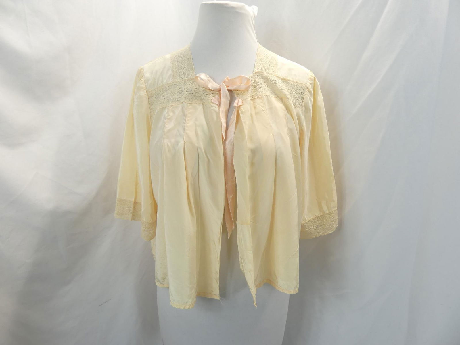 Vintage 1930's Rayon & Lace Bed Jacket (1 of 5)