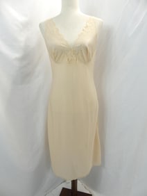 Vintage 1950's Hertie Nude Color Poly Knit & Lace Slip