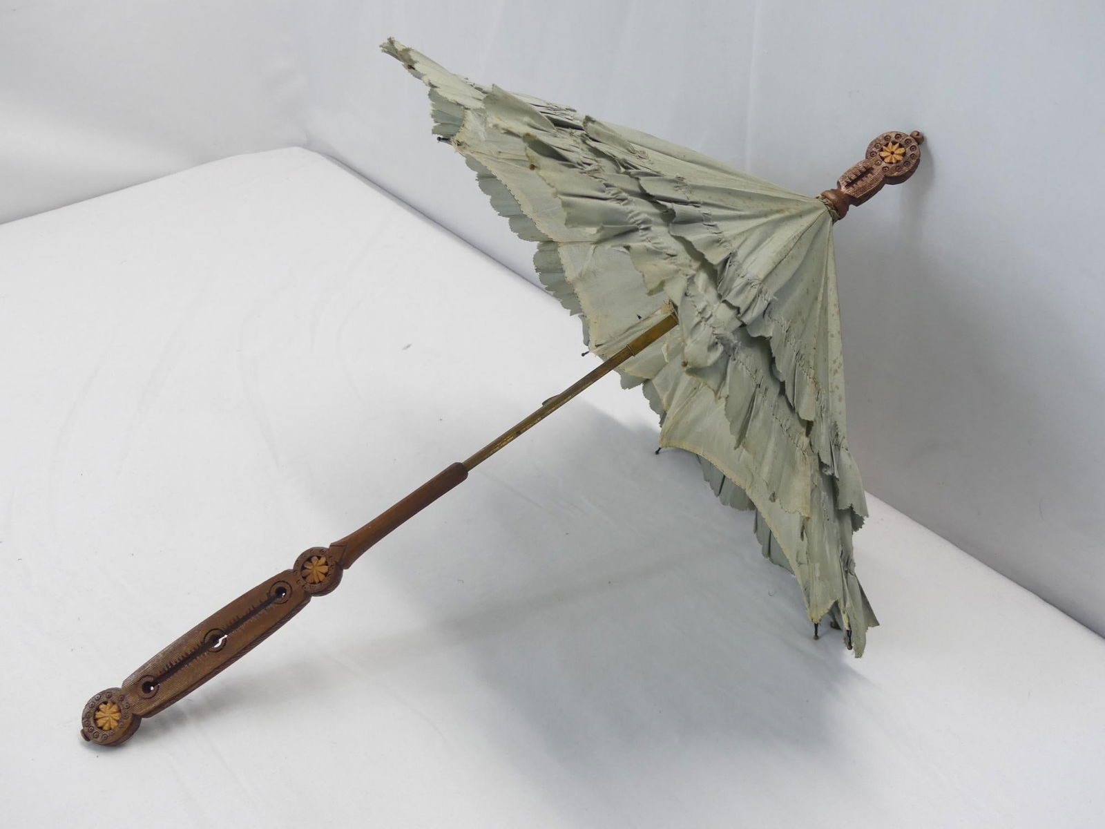 Antique 1850's Green Silk Parasol with Hand Carved Wood Handle: approx. 21 inches tall, see photo's