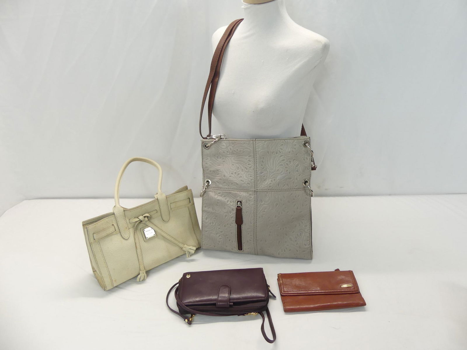 Lot of 4 Vintage Purses, Dooney & Bourke, I Ponti, Etienne Aigner, & Fossil: see photo's